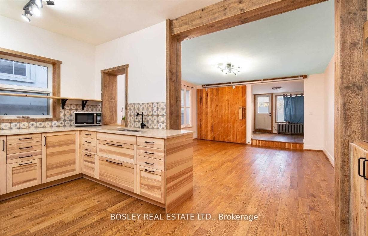 2994 Dundas Street Unit Upper, Bloor West Village / Swansea, ON M6P 1Z3 - Photo 1