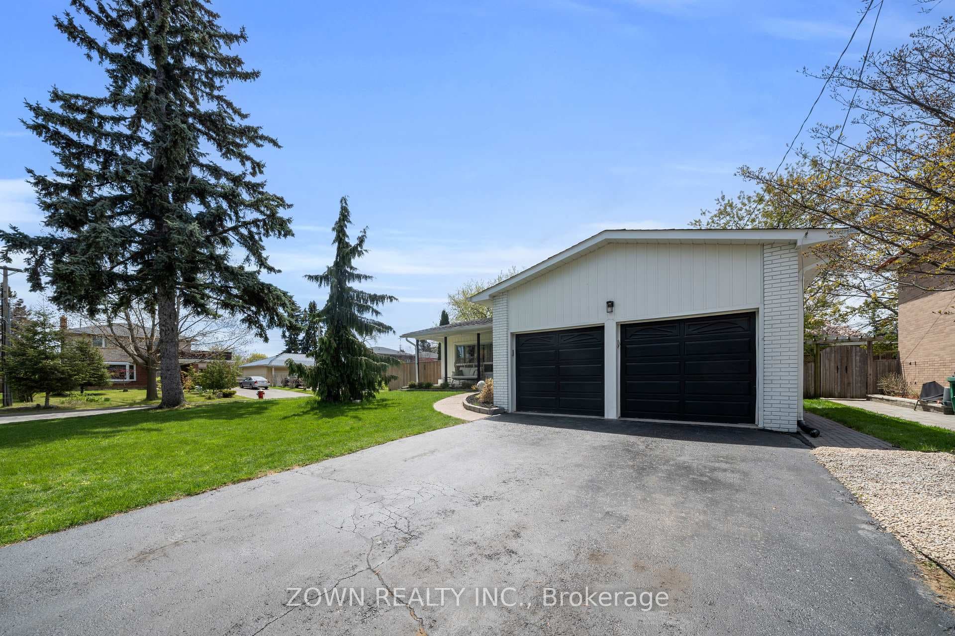 2330 Edenhurst Drive, Mississauga, ON L5A 2K9 - Photo 1