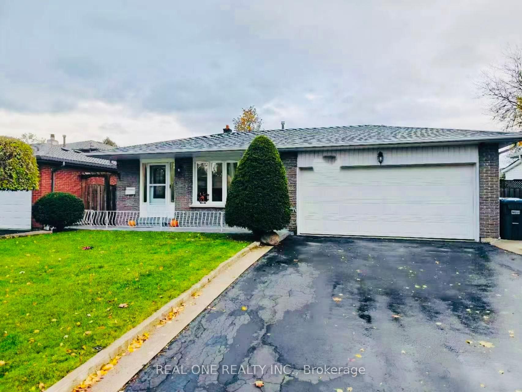 642 Eaglemount Crescent, Mississauga, ON L5C 1N9 - Photo 1