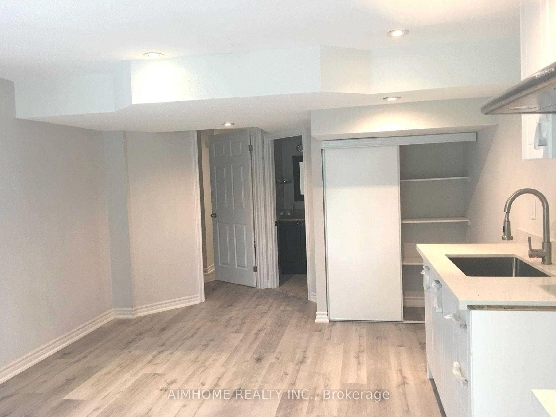 71 Dewpoint Road Unit Lower, Vaughan