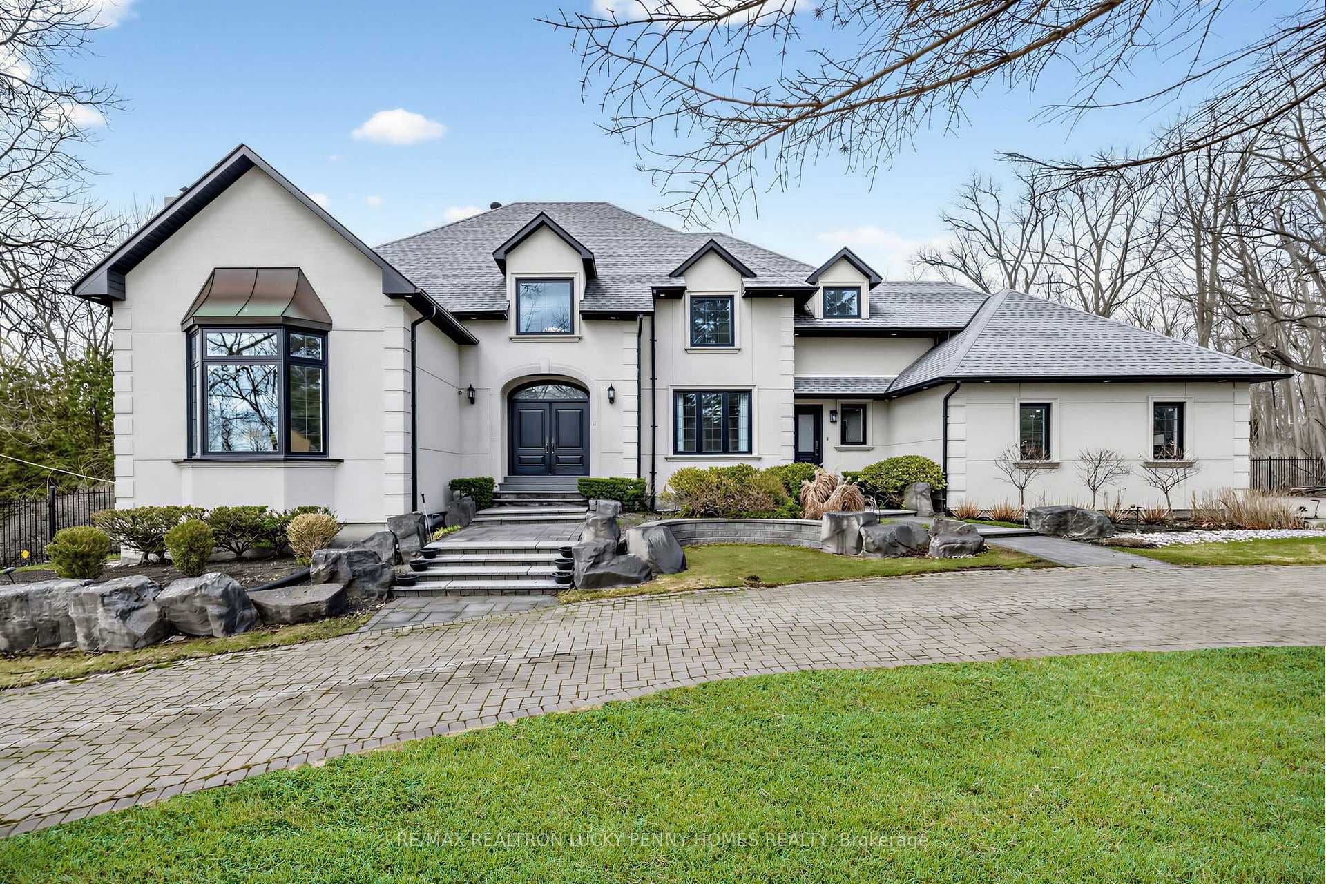 18 Walnut Glen Place, Markham, ON L6C 1A3 - Photo 1