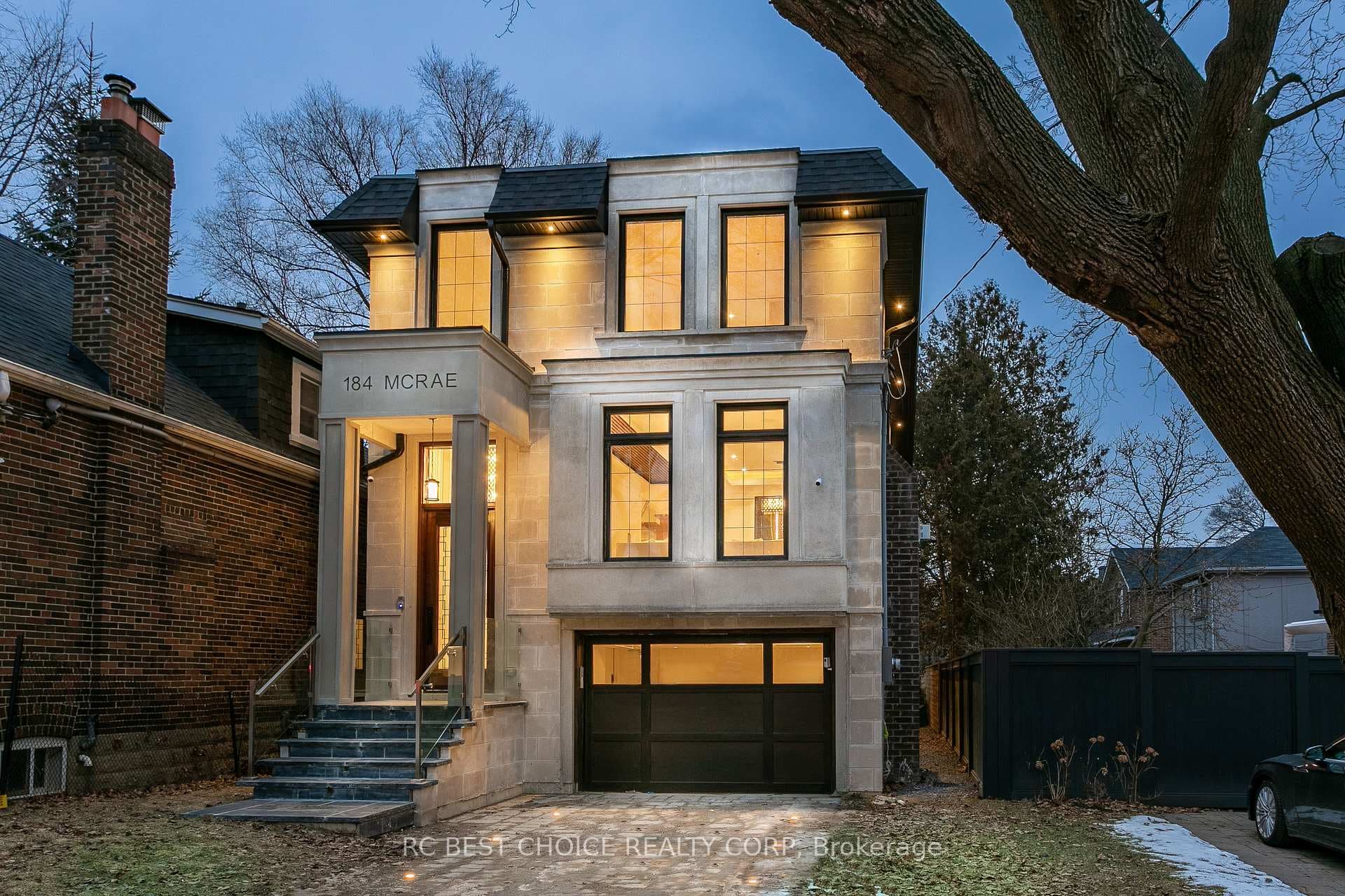 184 Mcrae Drive, Flemingdon Park / Don Mills, ON M4G 1T1 - Photo 1