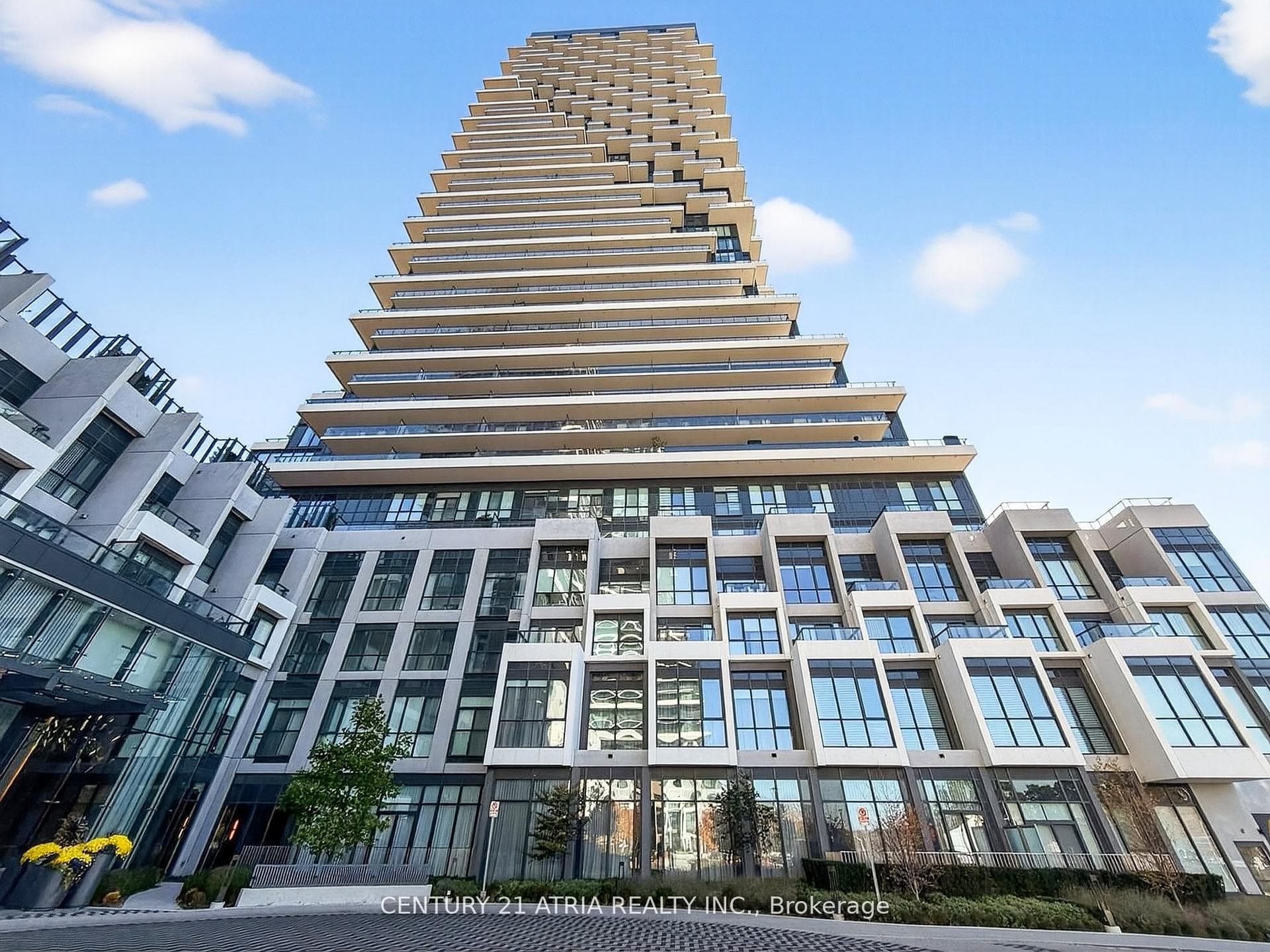 30 Inn On The Park Drive Unit 802, Don Mills / Parkwoods / Victoria Village, ON M3C 0P7 - Photo 1