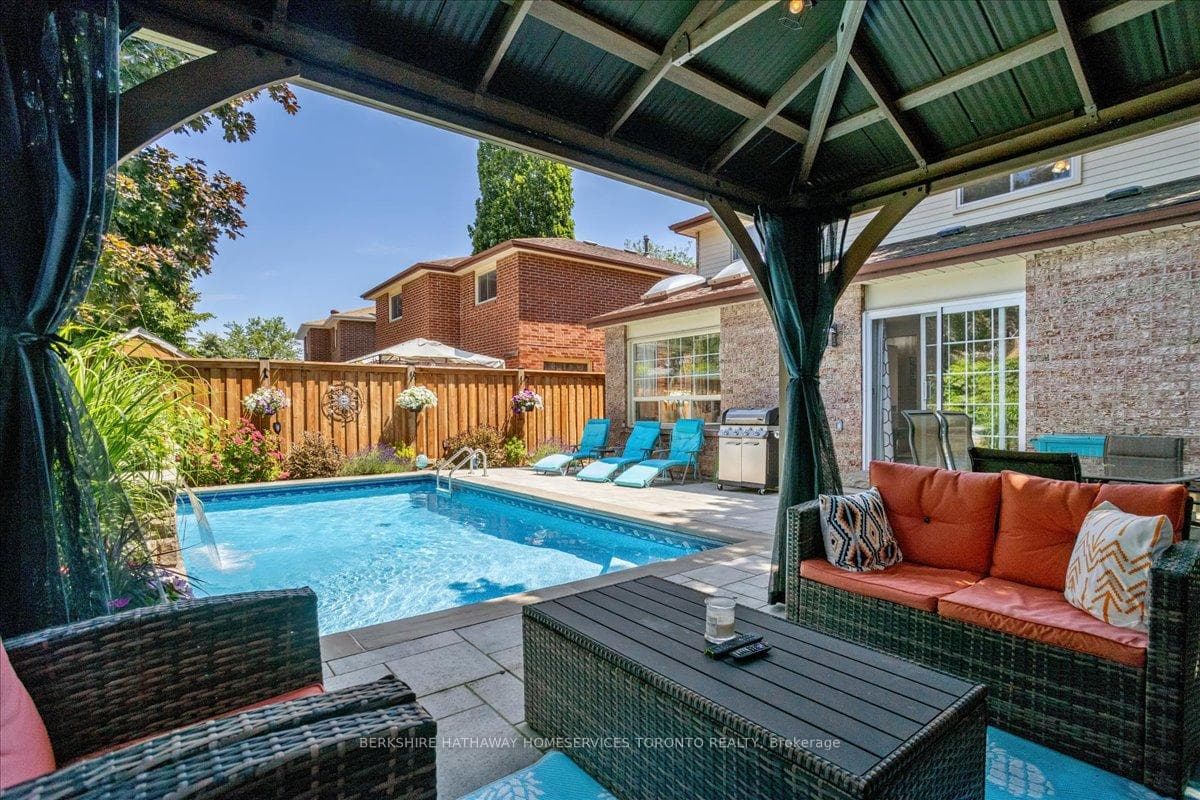 6874 Hickling Crescent, Mississauga