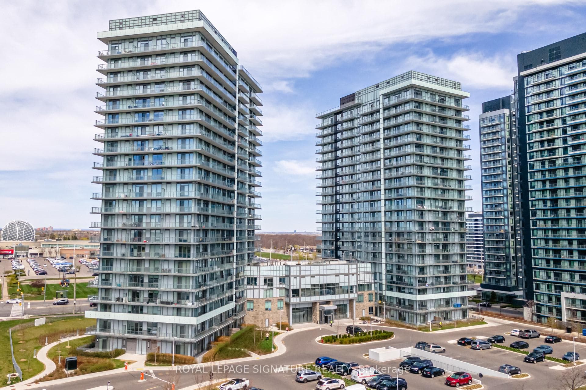 4655 MetCalfe Avenue Unit 405B, Mississauga, ON L5M 0Z7 - Photo 1