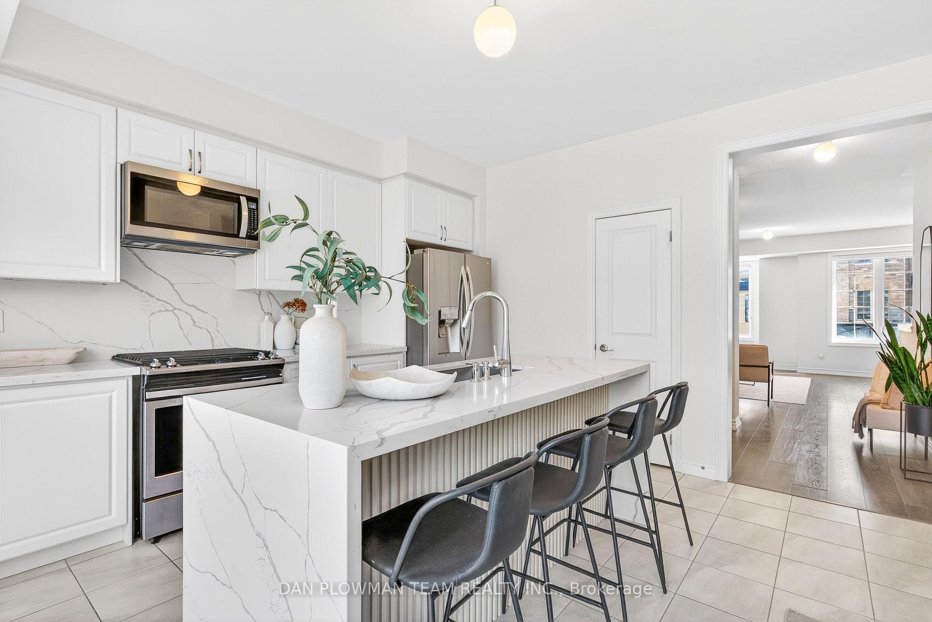 30 Hallmark Way, Whitby, ON L1P 0K2 - Photo 1