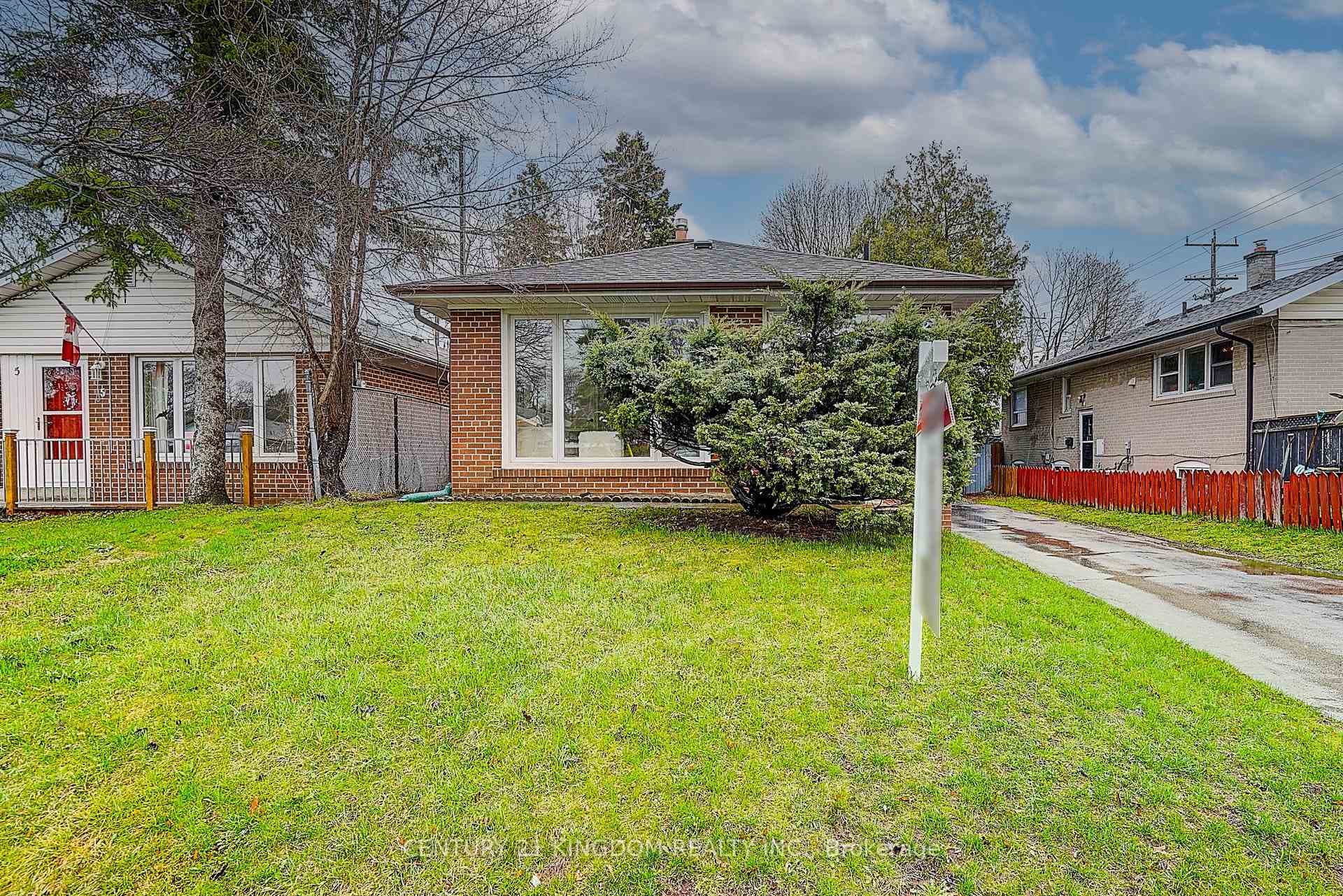3 Botany Hill Road, Scarborough (West Hill / Highland Creek), ON M1G 3K1 - Photo 1