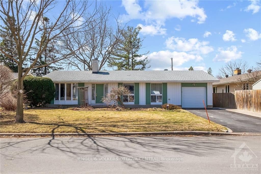 2630 MARBLE Crescent, Billings Bridge - Riverside Park and Area, ON K1V 8L8 - Photo 1