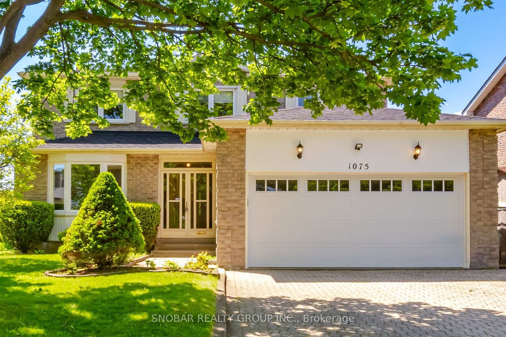 1075 Rowan Court, Mississauga, ON L4W 3M7 - Photo 1