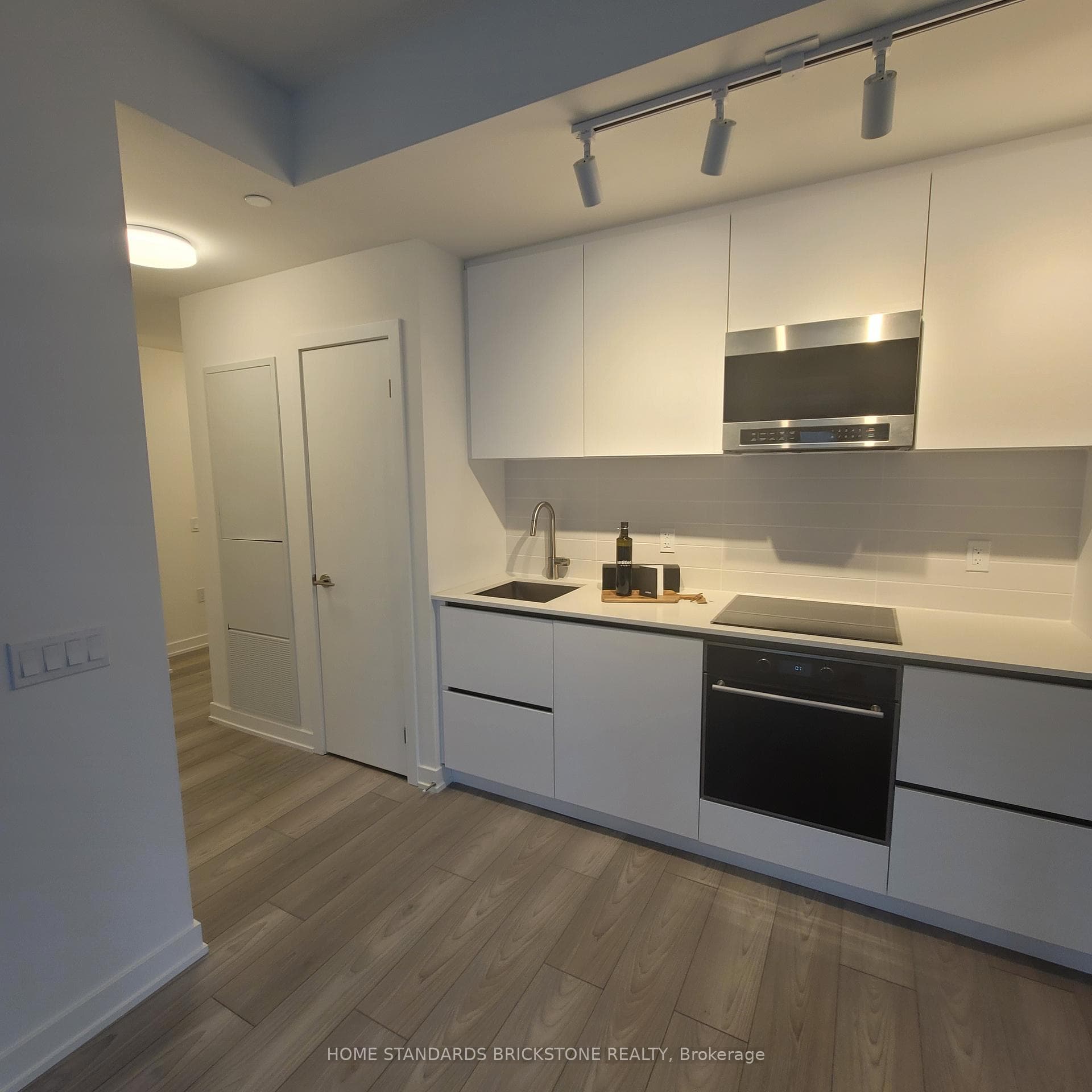 110 Broadway Avenue Unit 1012, Leaside / Davisville, ON M4P 1X7 - Photo 1