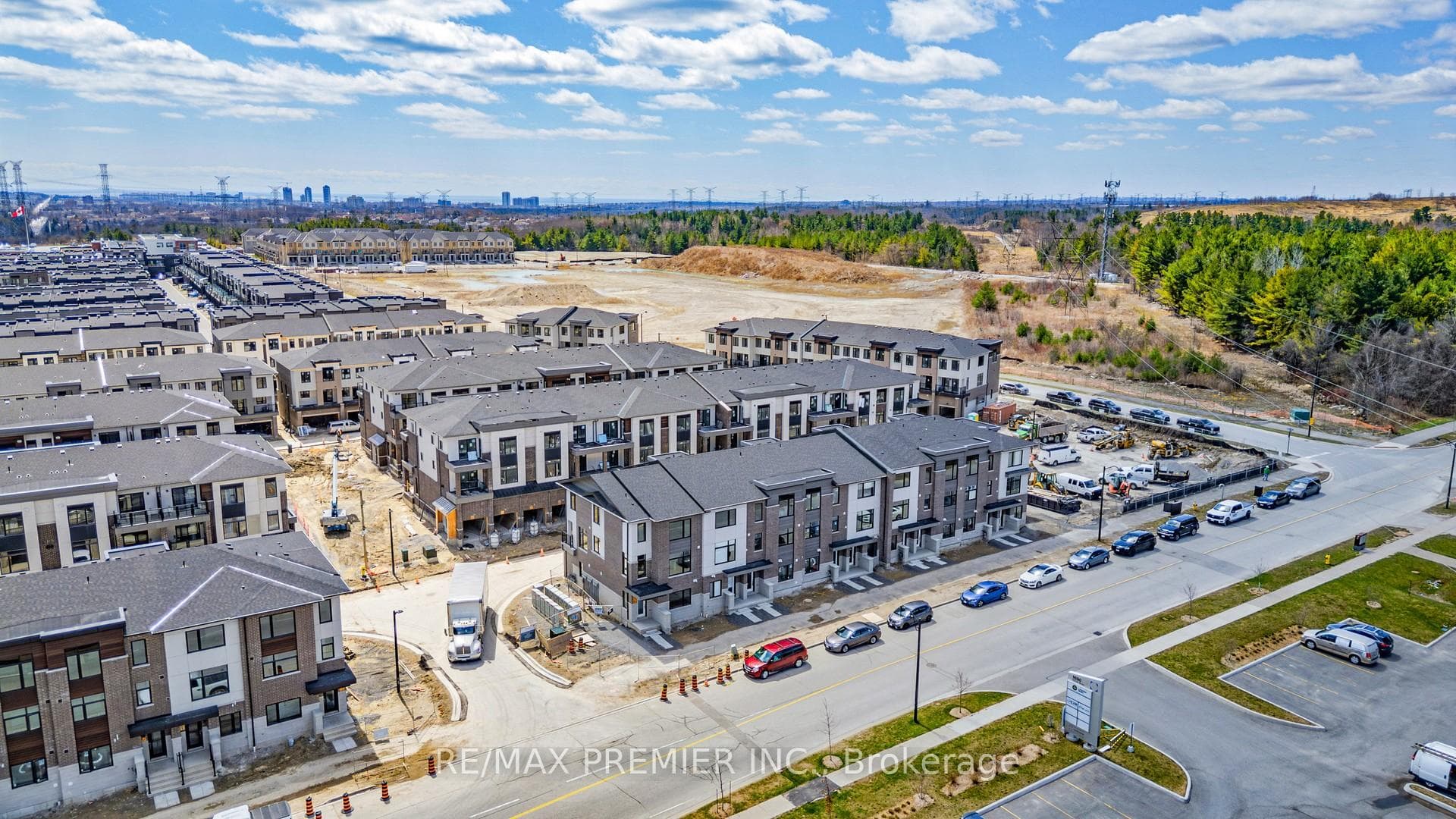 1695 Dersan Street Unit 325, Pickering, ON L1V 2P8 - Photo 1
