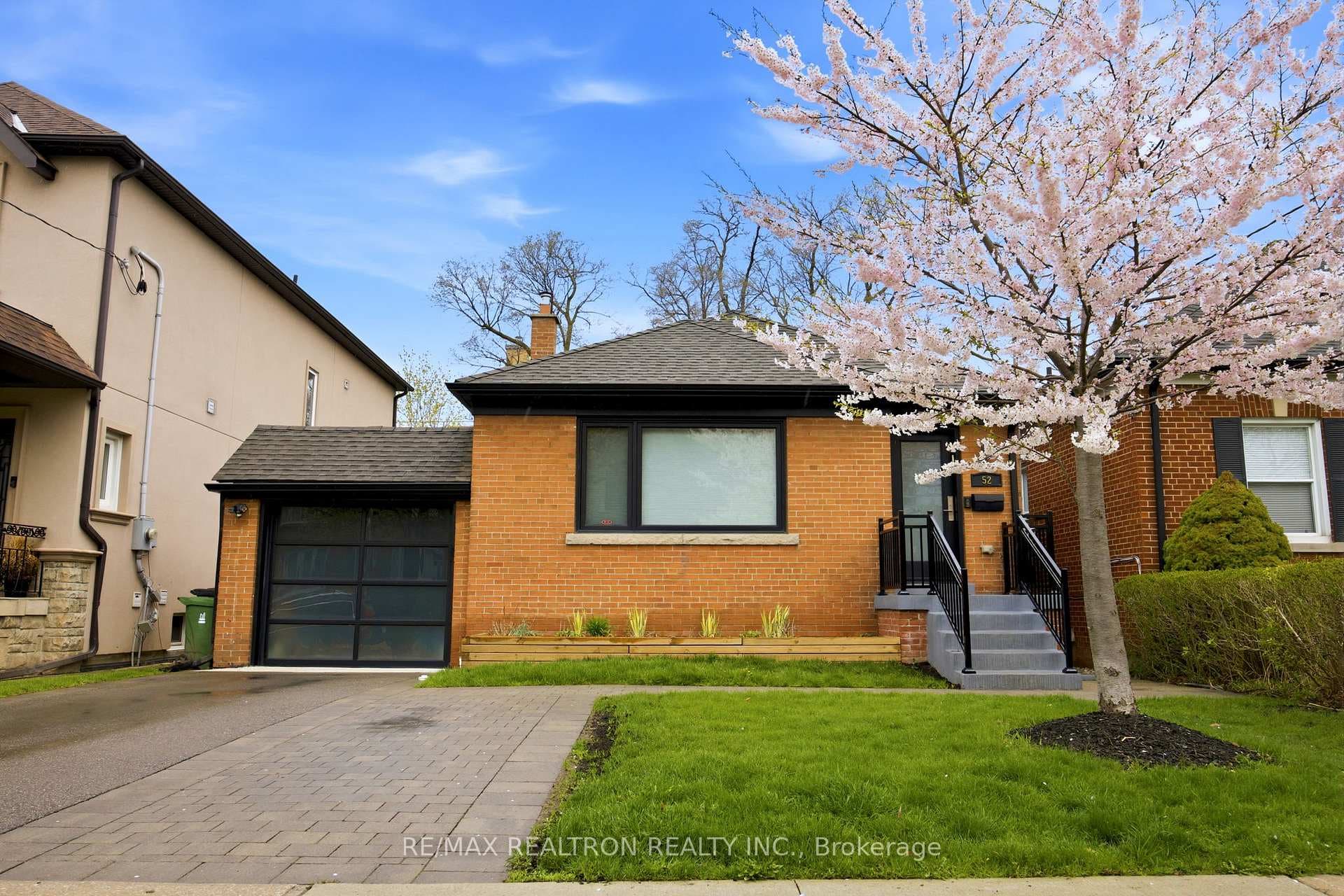 52 Burncrest Drive, Lawrence Park / Bedford Park, ON M5M 2Z5 - Photo 1