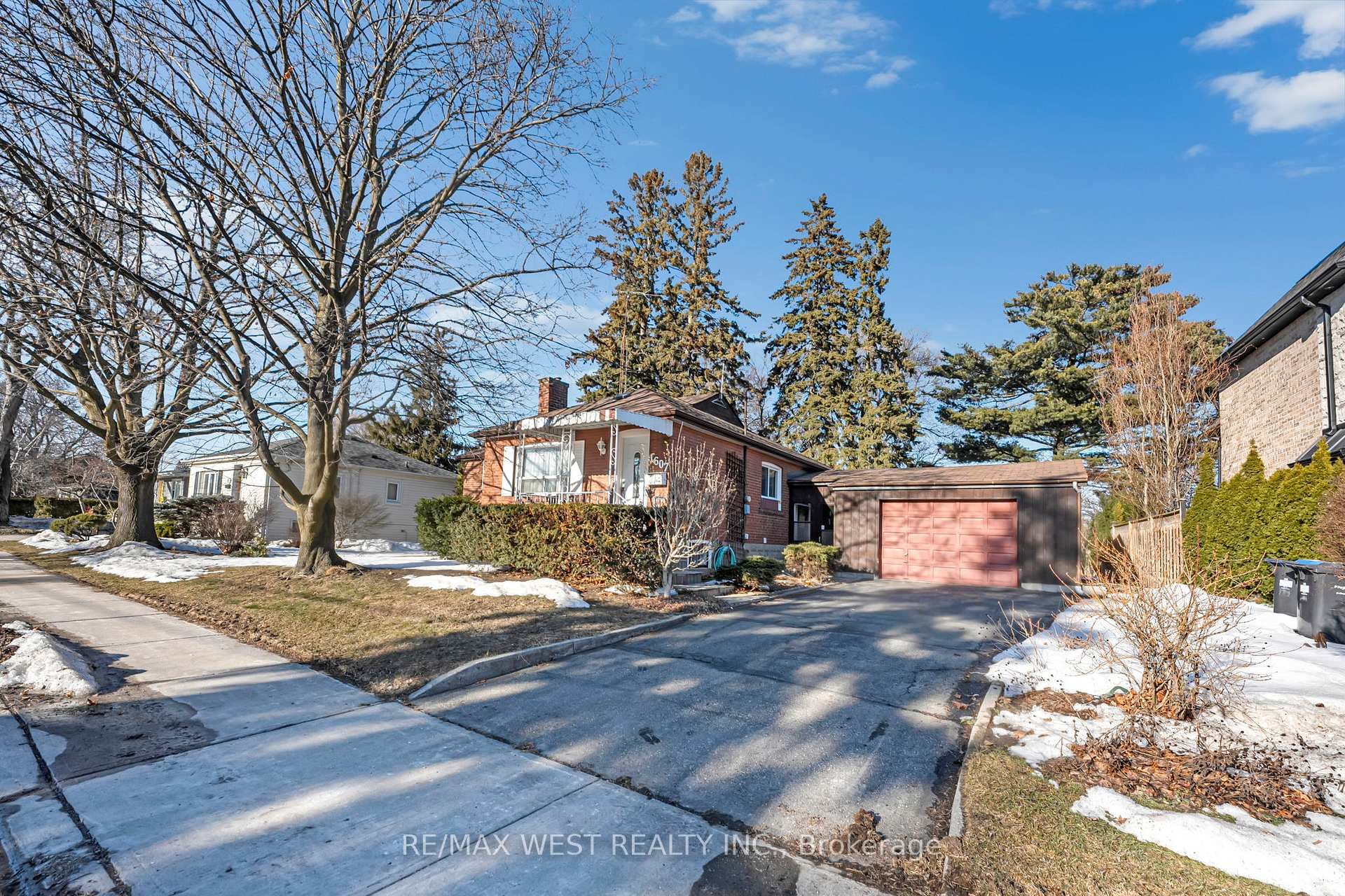 1607 Kenmuir Avenue, Mississauga, ON L5G 4B6 - Photo 1