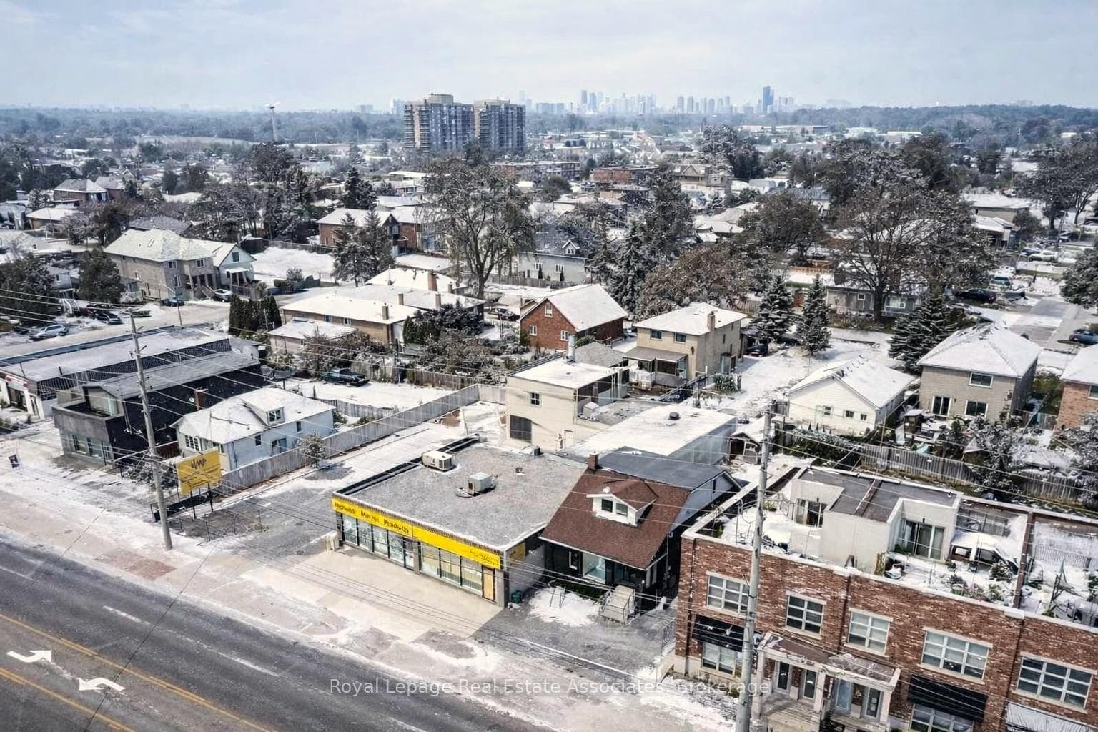 881 Lakeshore Road, Mississauga, ON L5E 1E2 - Photo 1