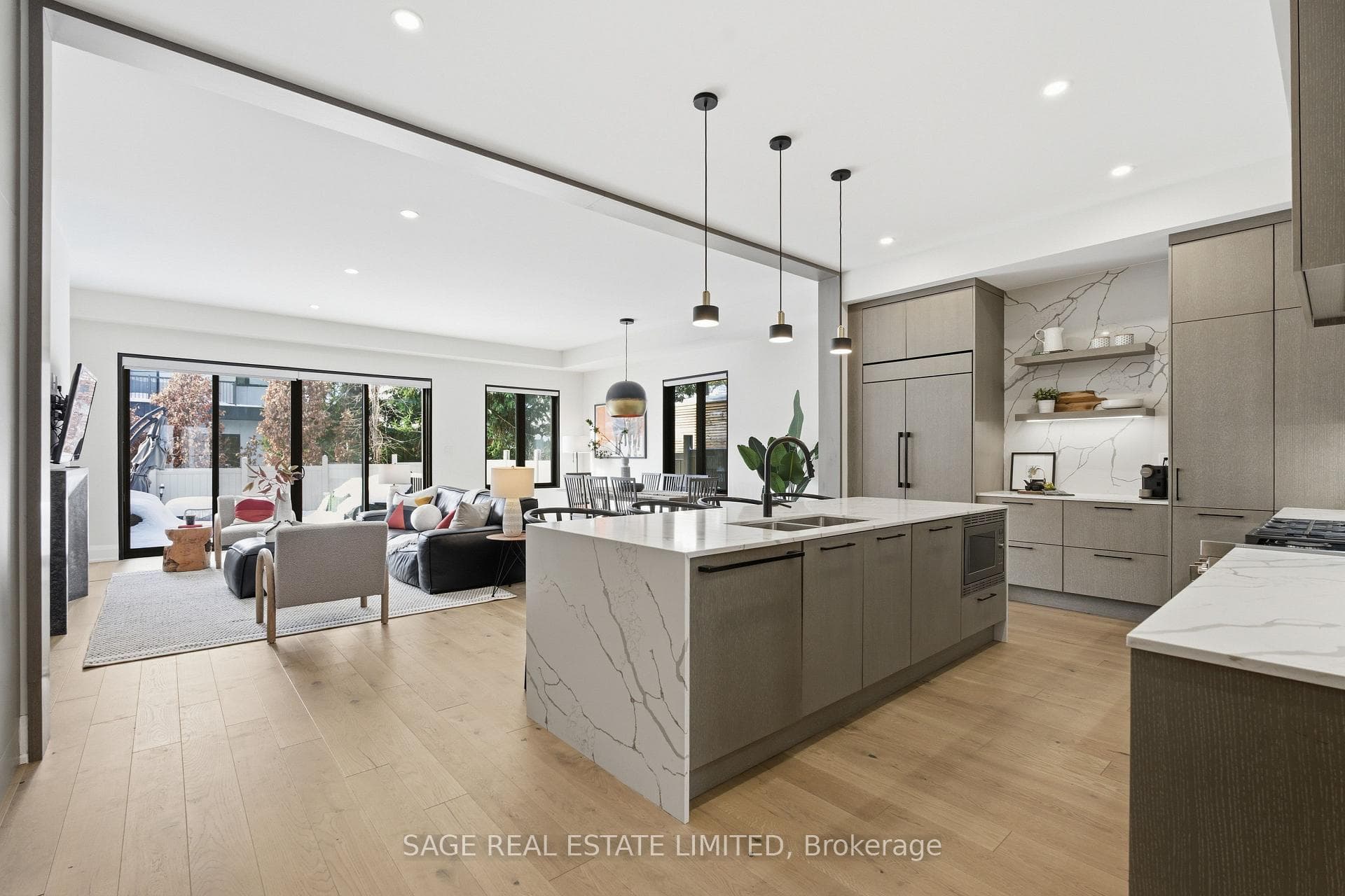 10 Brant Avenue, Mississauga, ON L5G 3N8 - Photo 1