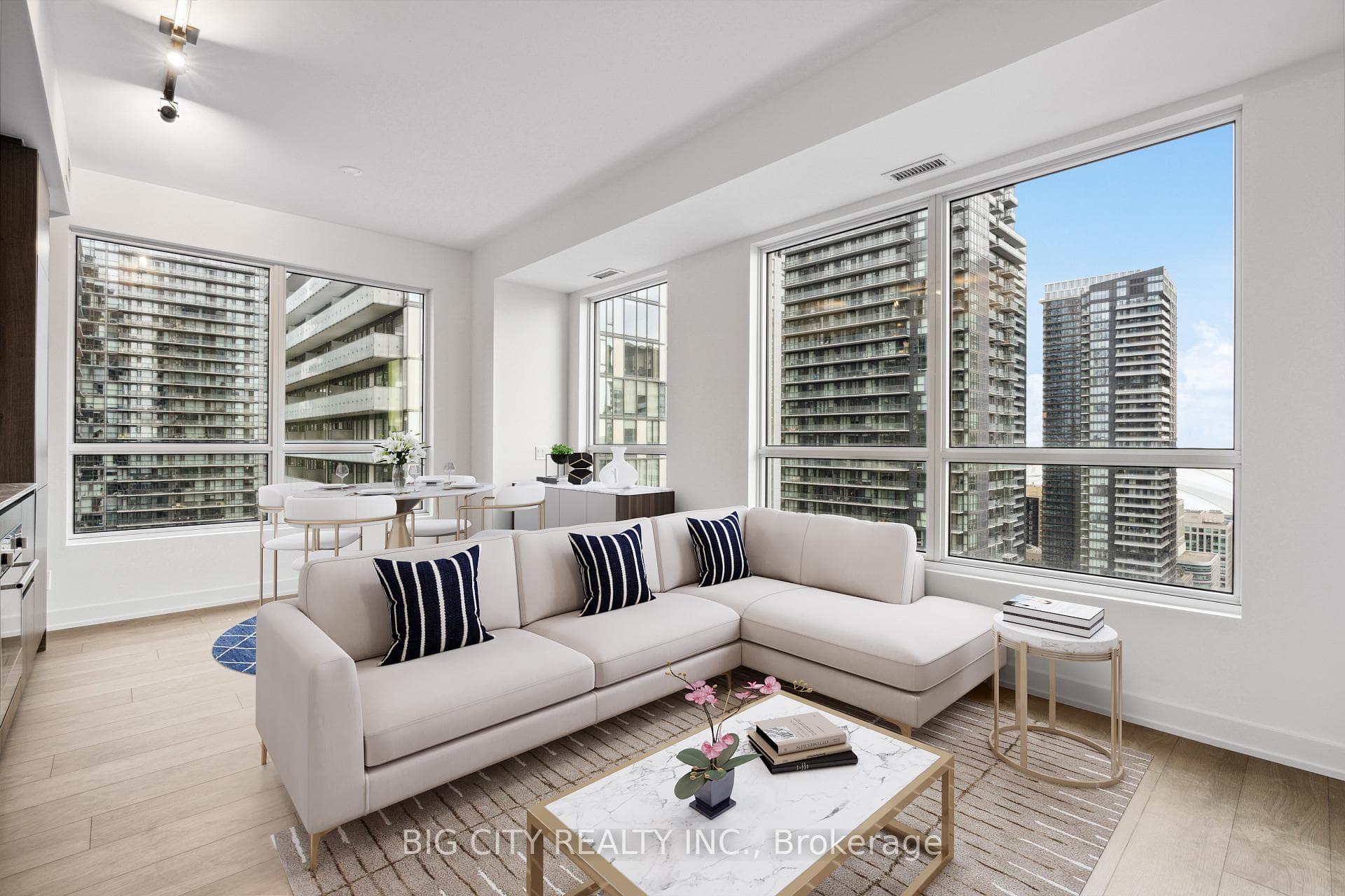 108 Peter Street Unit 3006, Toronto C01