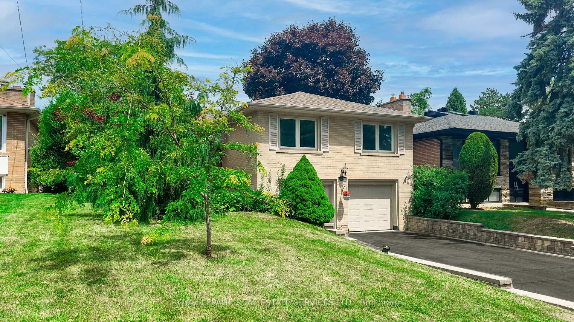 24 Burleigh Heights Drive, Hillcrest Village / Bayview Village, ON M2K 1Y7 - Photo 1