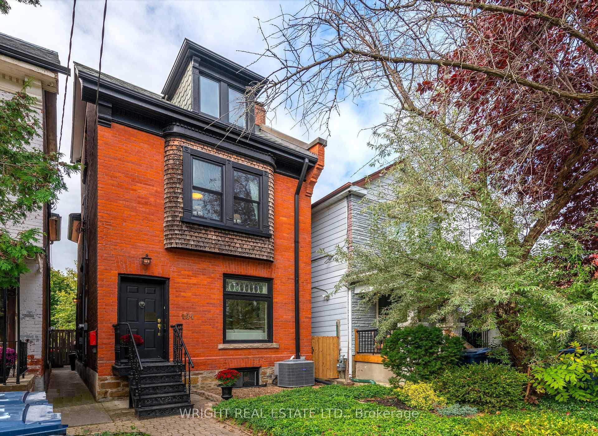 184 Major Street, Downtown Toronto / Waterfront, ON M5S 2L3 - Photo 1