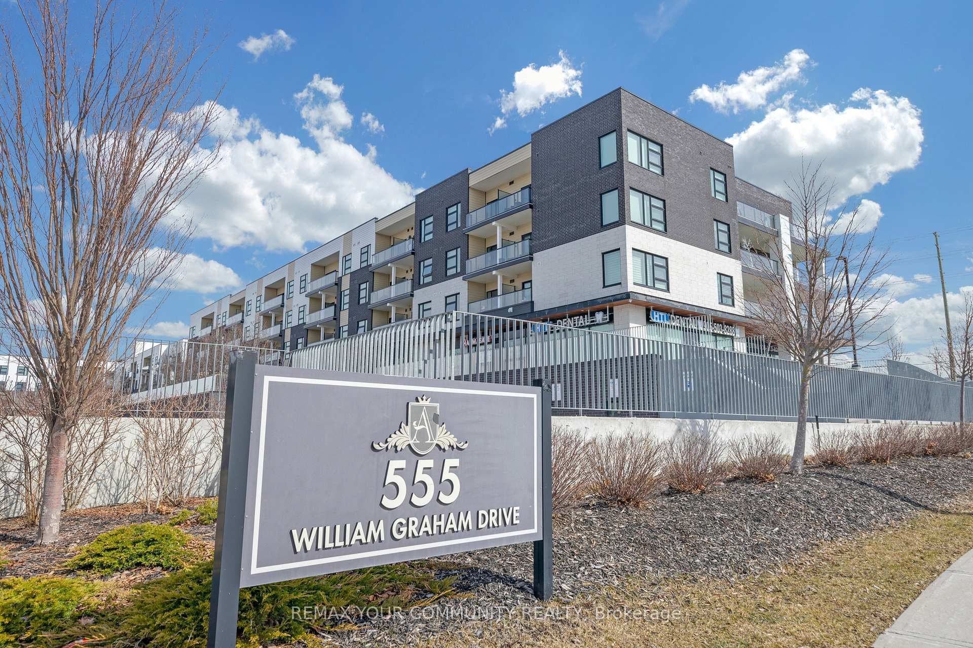 555 William Graham Drive Unit PH401, Aurora, ON L4G 3H9 - Photo 1