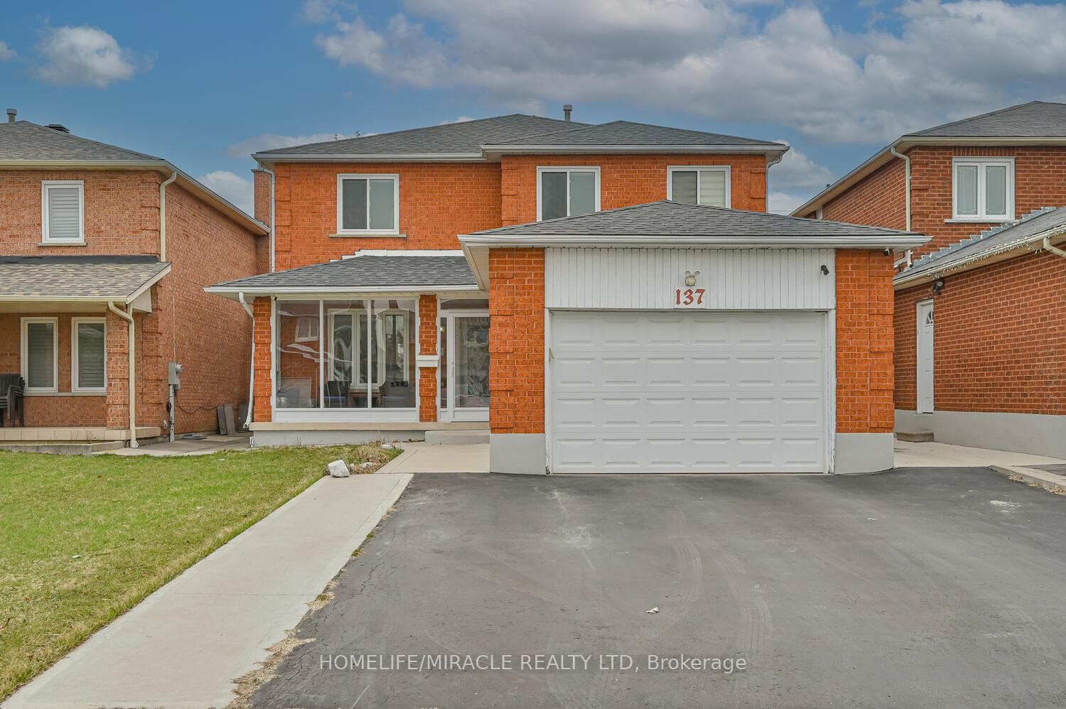 137 Minglehaze Drive, Etobicoke (West Mall / Rexdale), ON M9V 4W7 - Photo 1