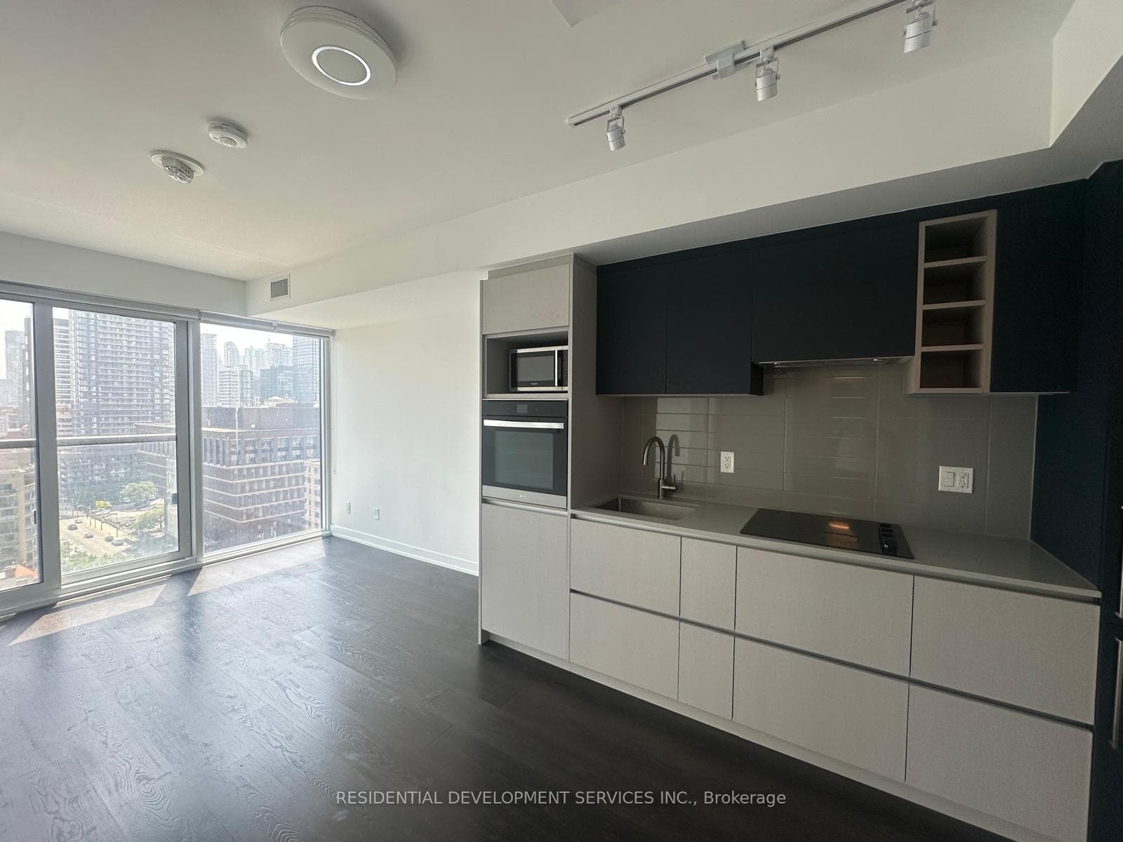 319 Jarvis Street Unit 1616, Regent Park / Cabbagetown / St. James Town, ON M5B 2C2 - Photo 1