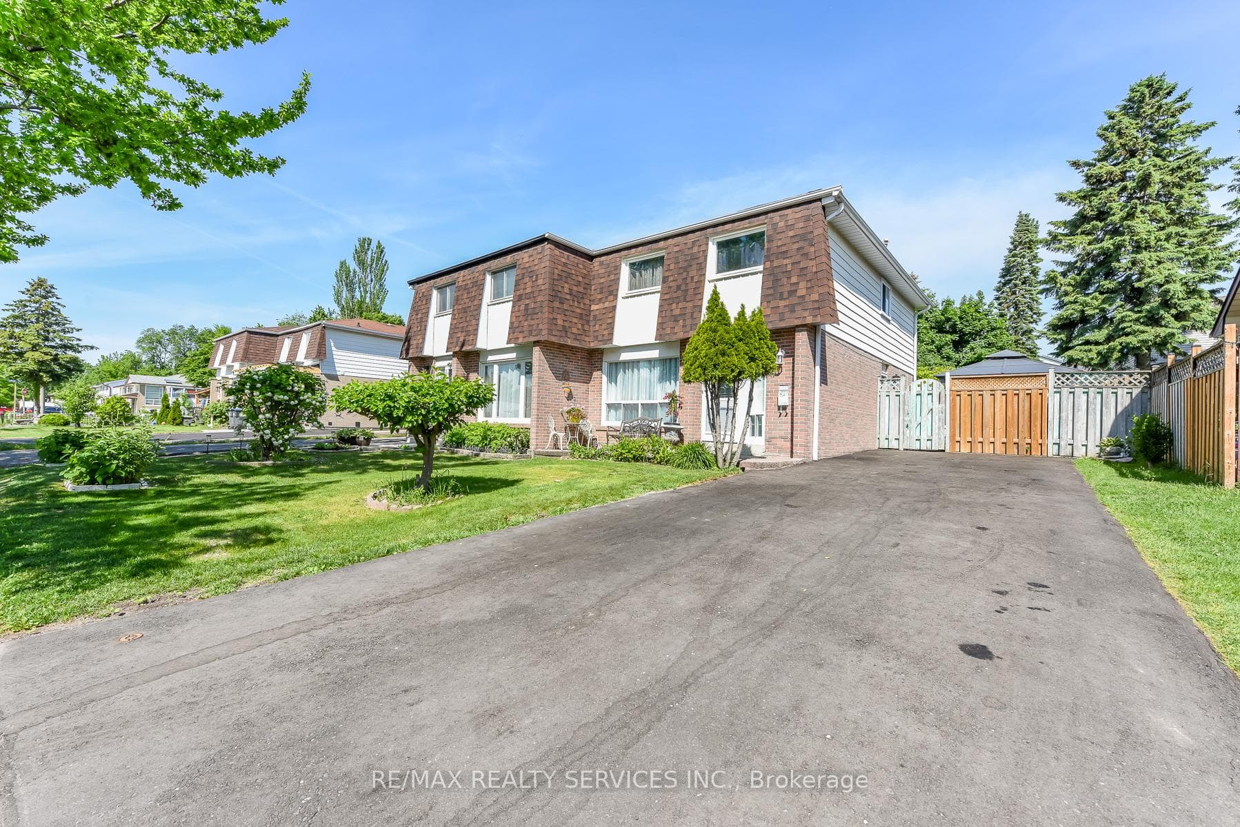 2569 Lundene Road, Mississauga, ON L5J 3Y9 - Photo 1