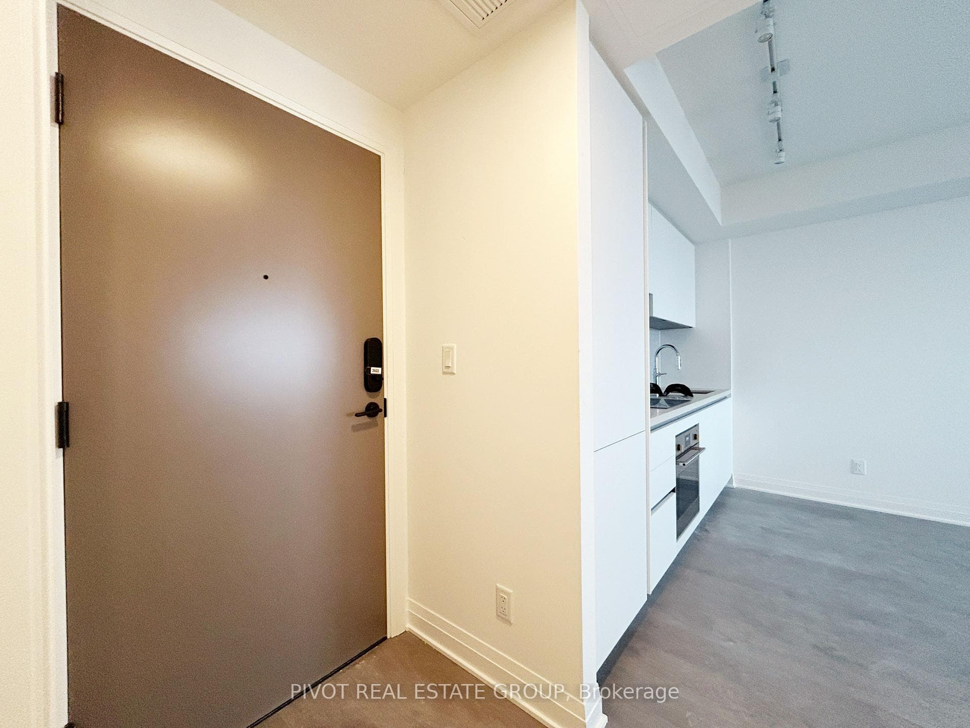 2 Erskine Road Unit 1503, Mississauga, ON L5B 0S1 - Photo 1