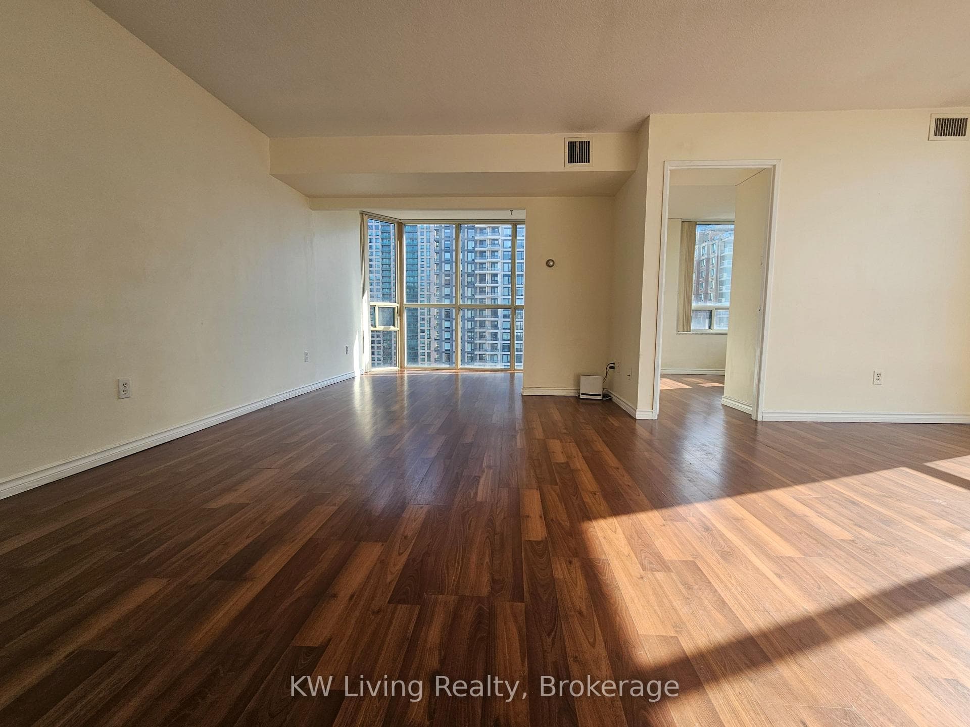 285 Enfield Place Unit 1503, Mississauga, ON L5B 3Y6 - Photo 1