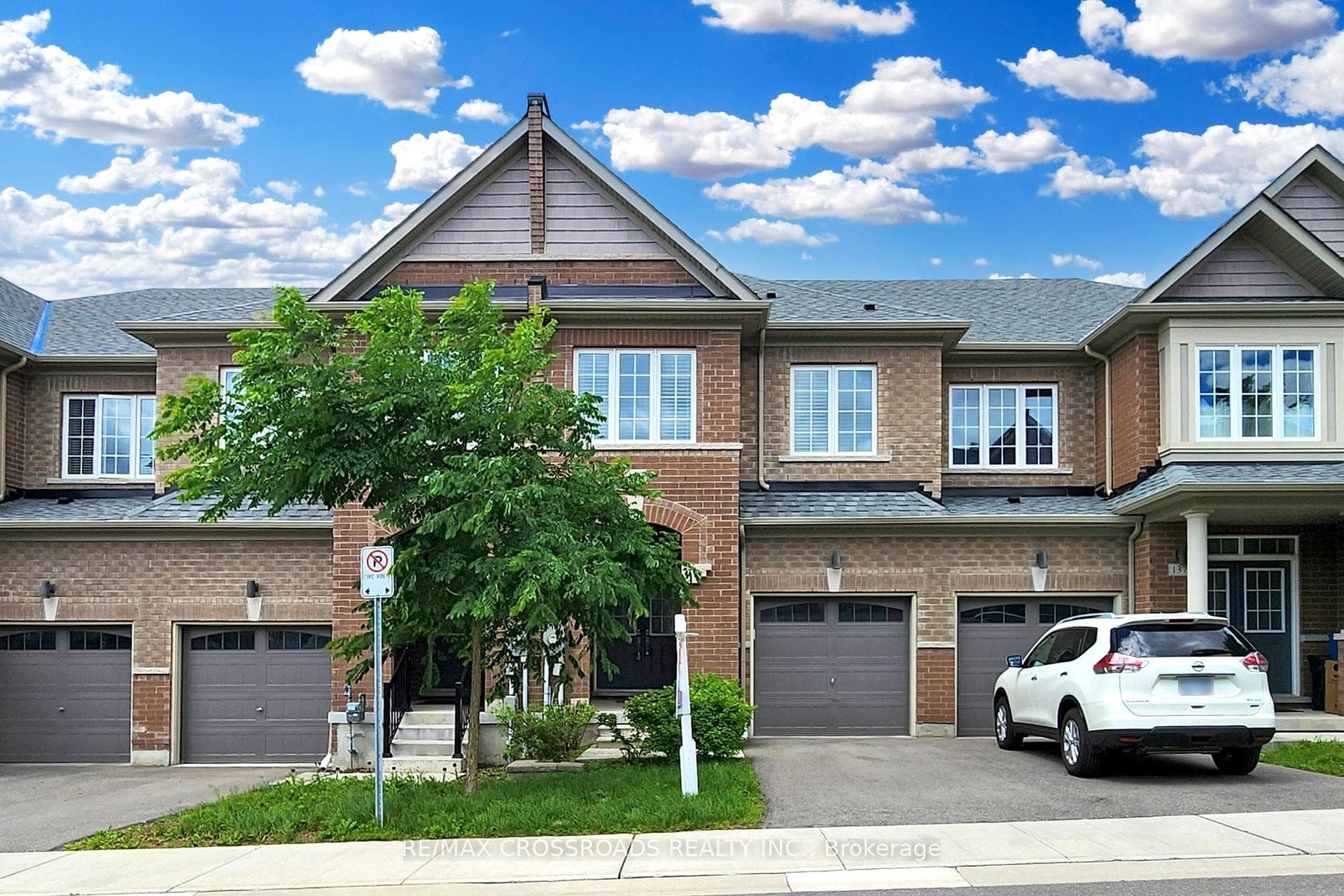 135 Knott End Crescent, Newmarket, ON L3Y 0E4 - Photo 1