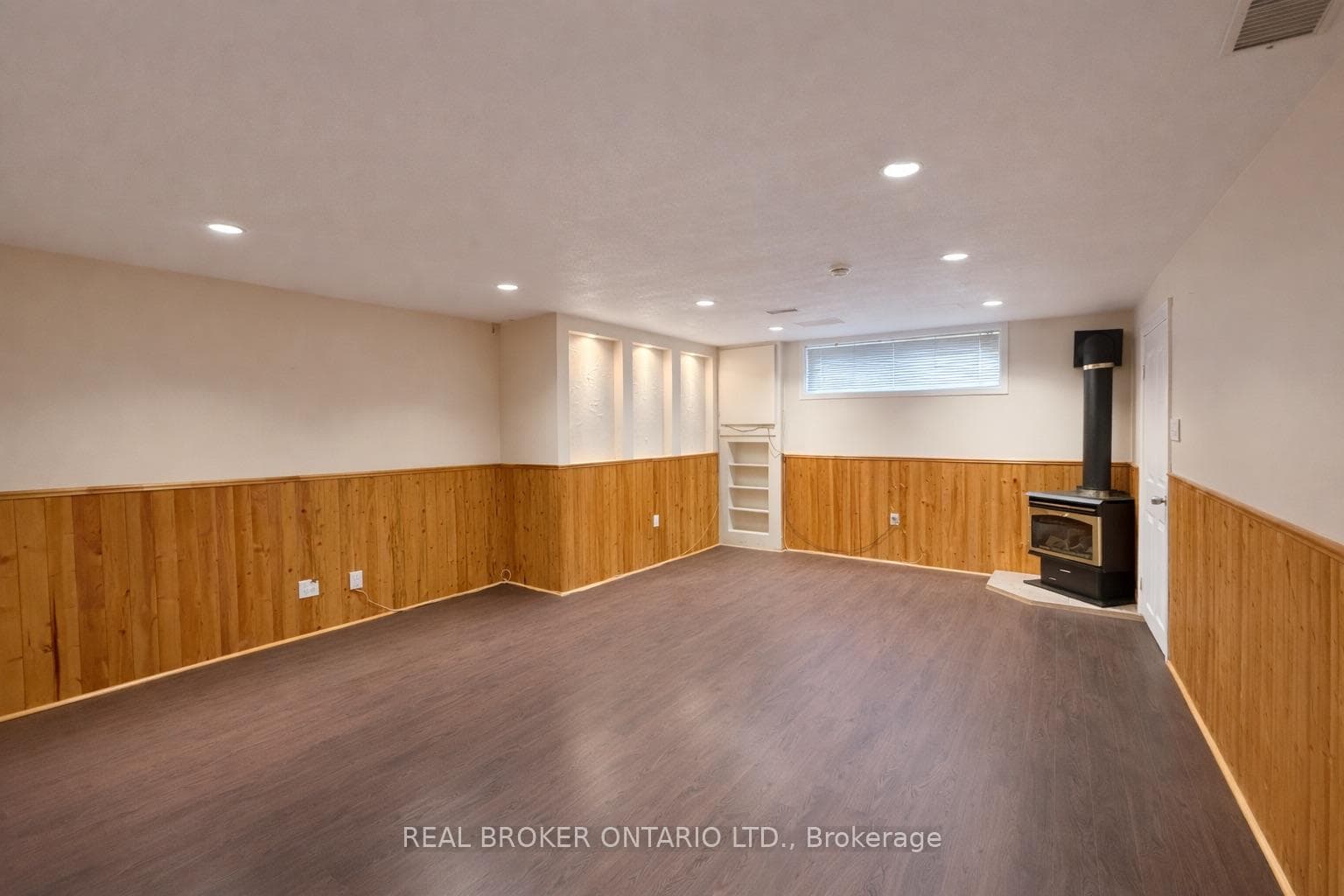 1602 Coram Crescent Unit Lower, Mississauga, ON L4X 1K9 - Photo 1