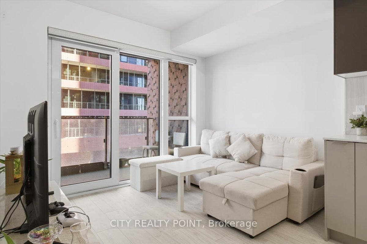 8 Tippett Road Unit 301, North York (Bathurst Manor / Clanton Park), ON M3H 0E7 - Photo 1
