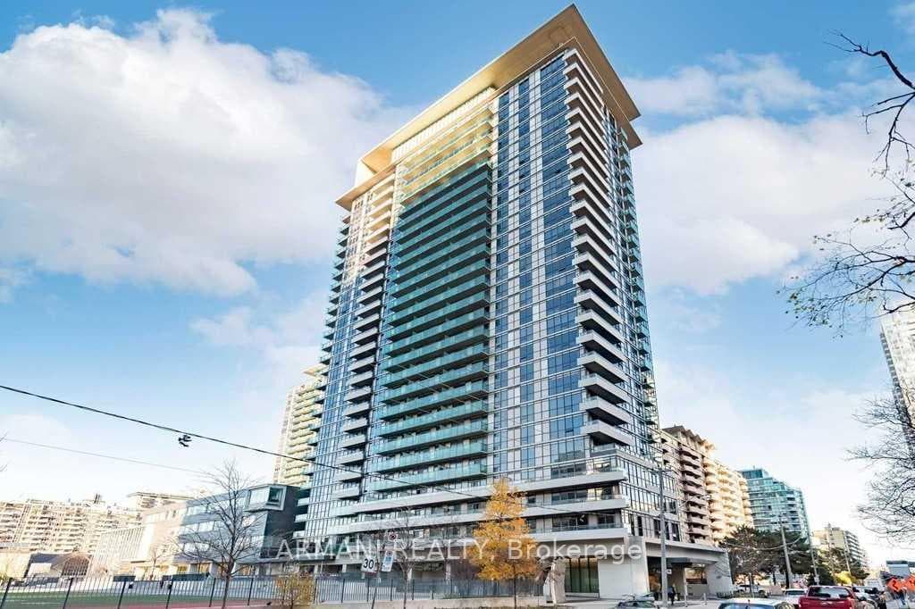 Luxurious & Well kept Building