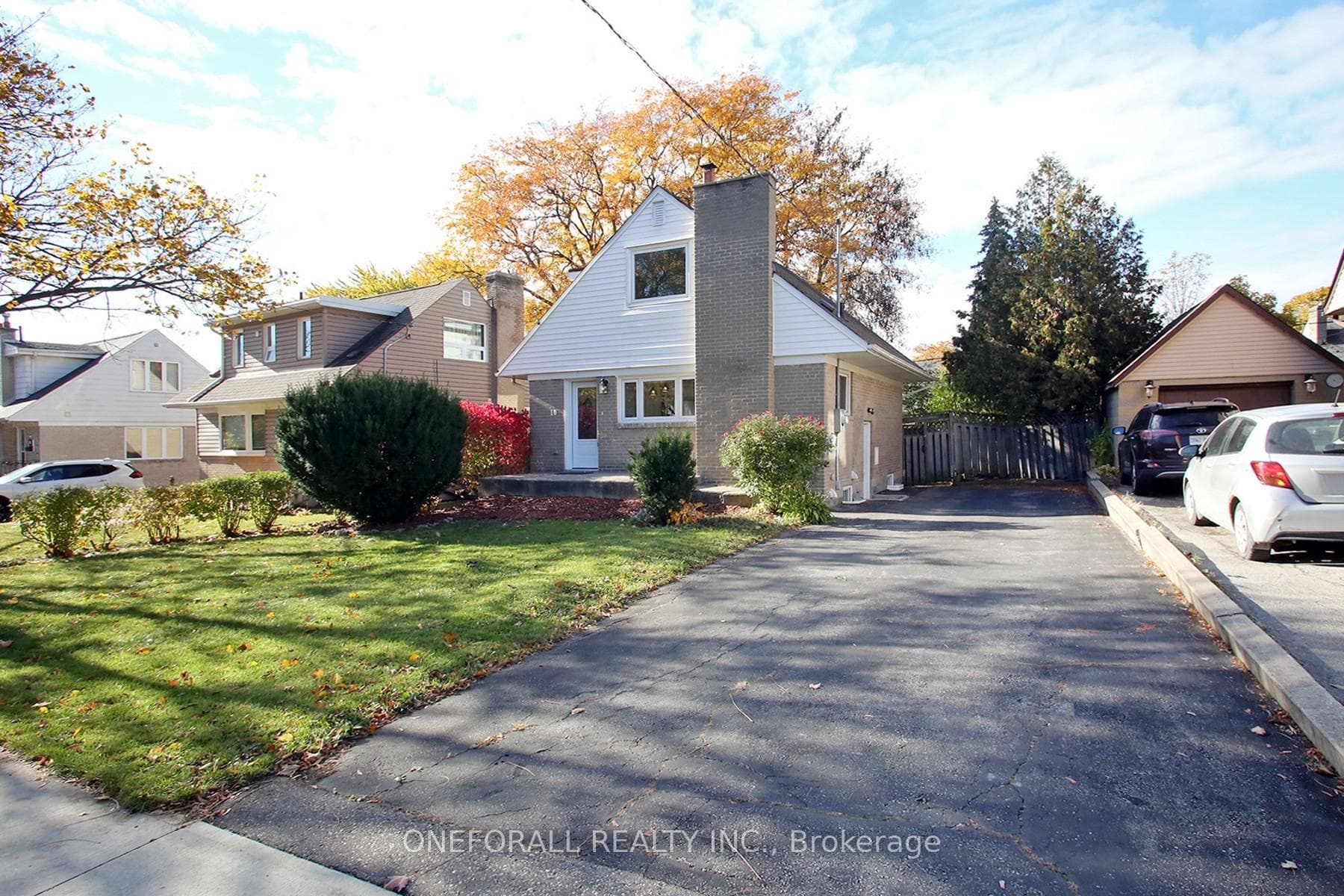 10 Esmond Crescent, Etobicoke (West Mall / Rexdale), ON M9W 3P8 - Photo 1