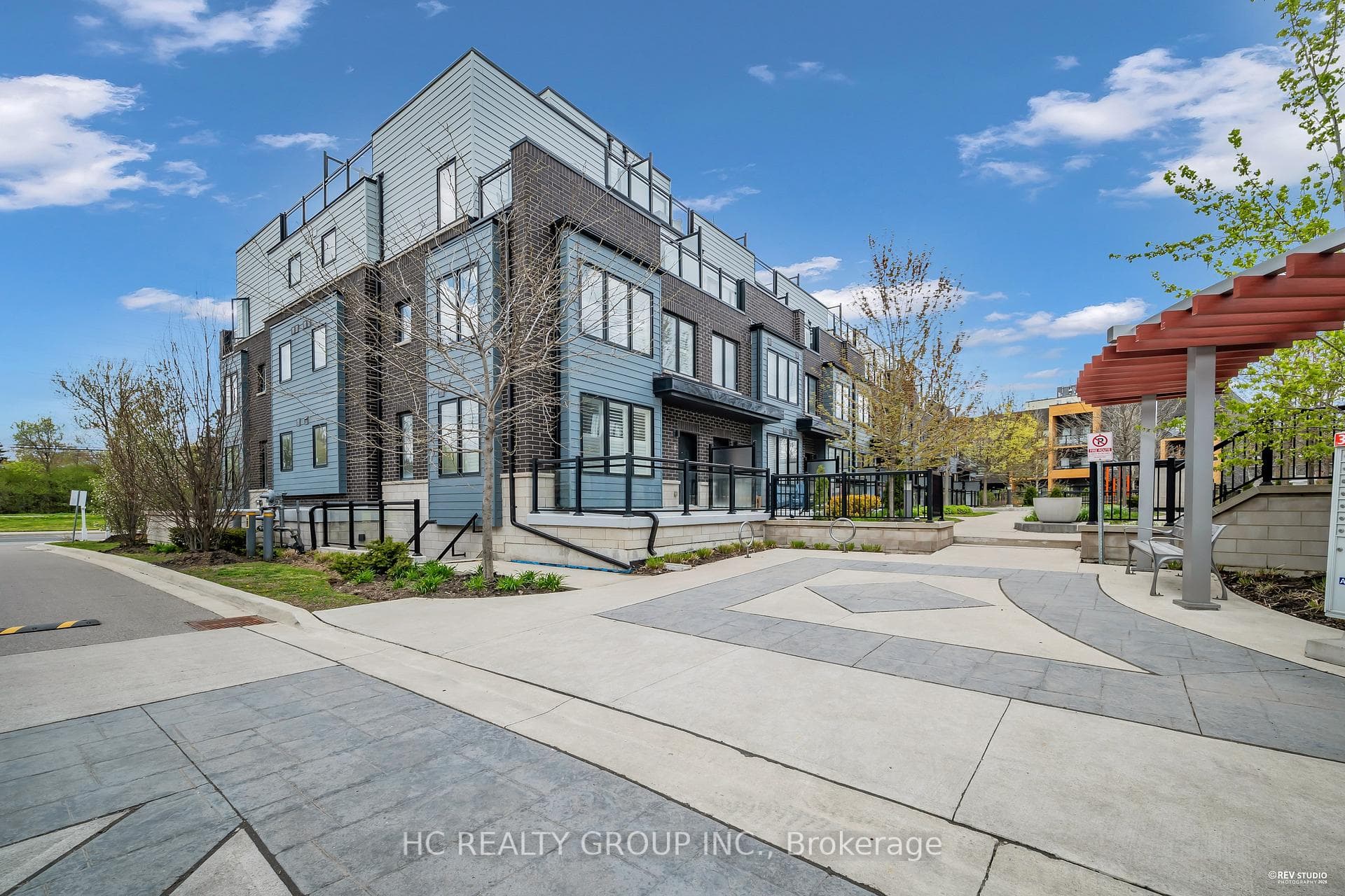 2212 BROMSGROVE Road Unit 13, Mississauga, ON L5J 0B3 - Photo 1