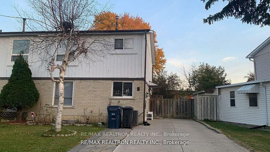 7 Parsell Square, Scarborough (Morningside / West Hill), ON M1B 2A5 - Photo 1