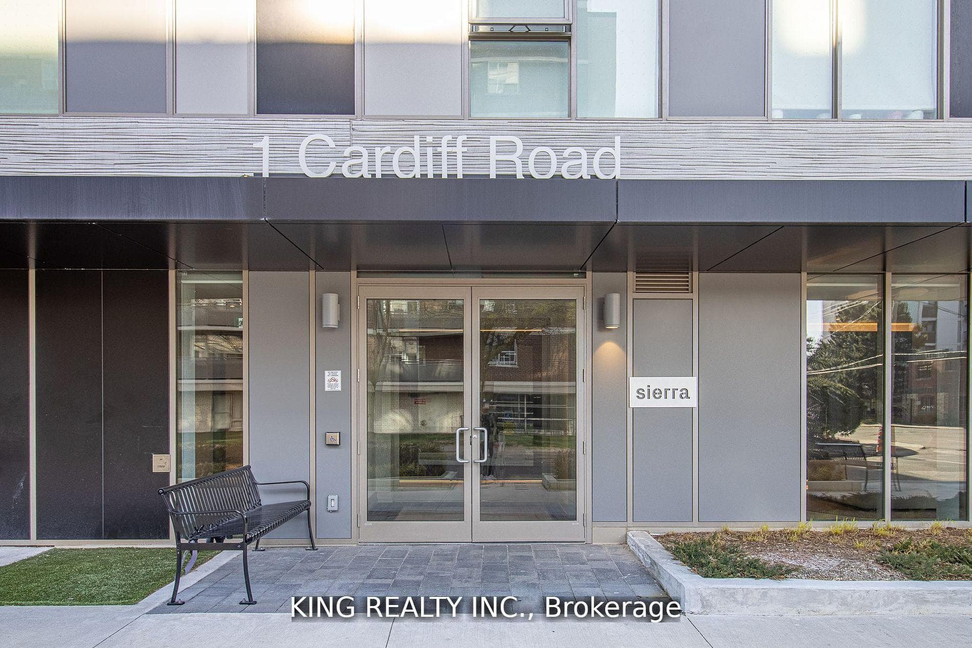 1 Cardiff Road Unit 402, Leaside / Davisville, ON M4P 0G2 - Photo 1