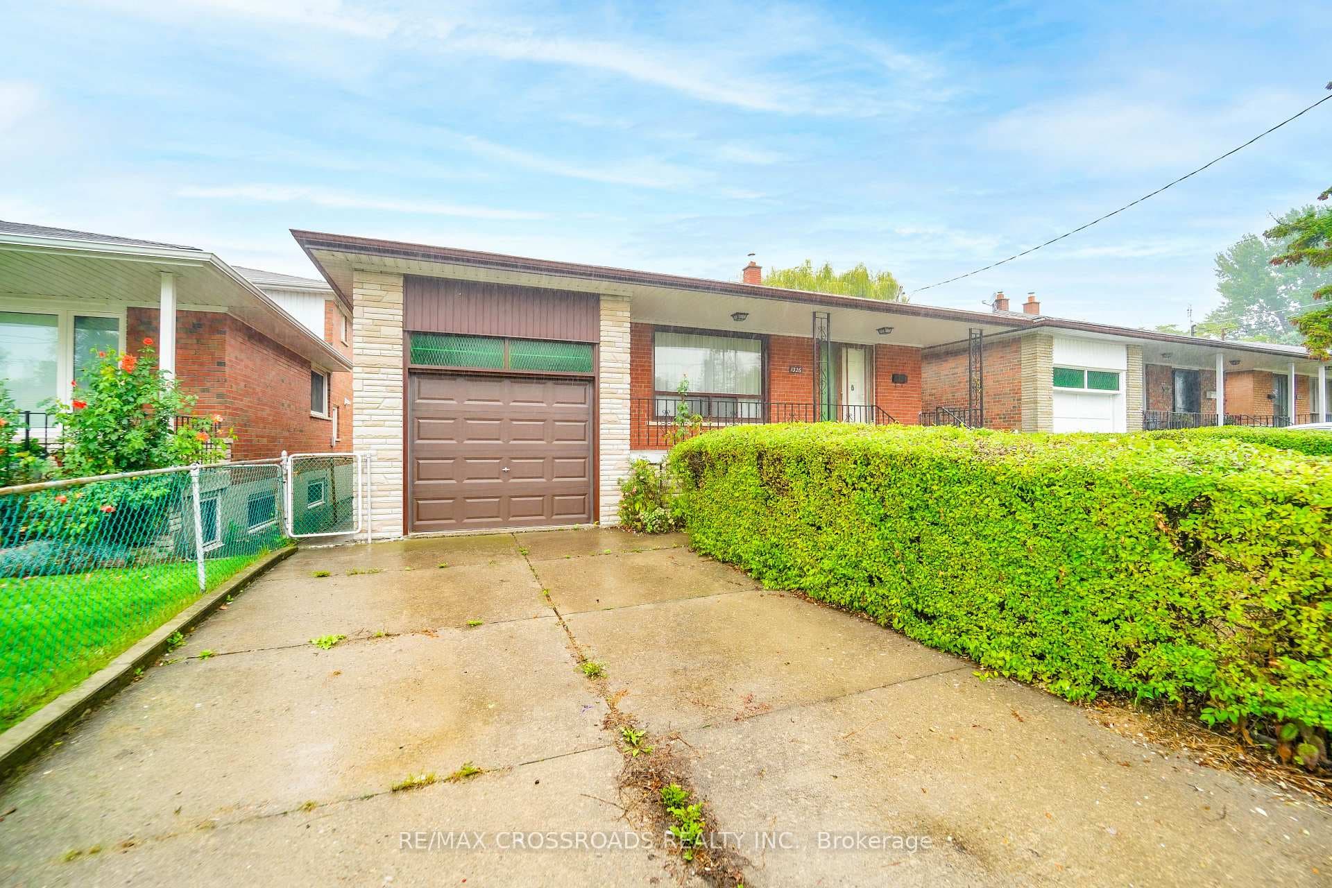 1326 Victoria Park Avenue, Danforth / East York, ON M4B 2L6 - Photo 1