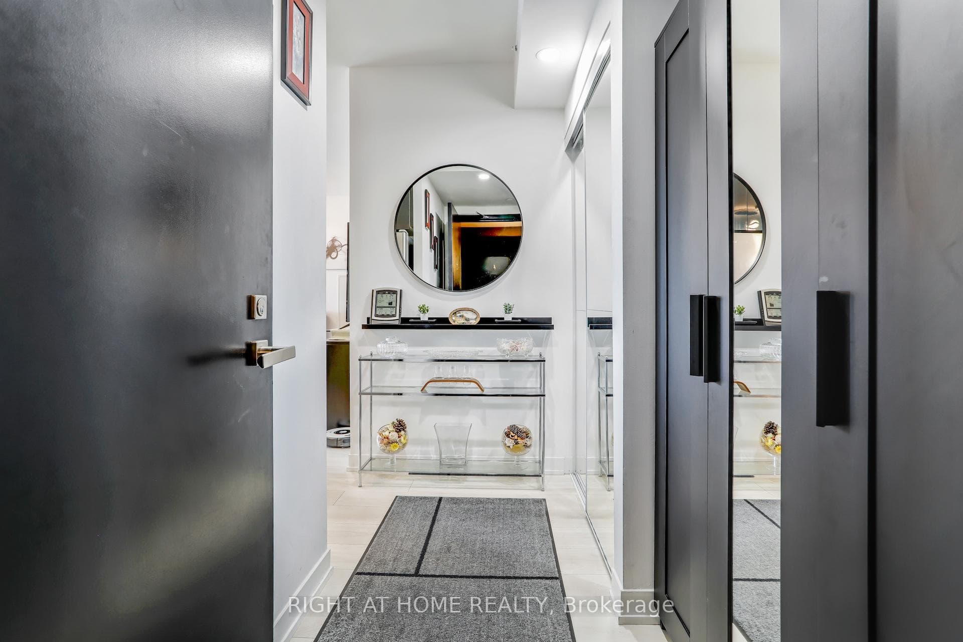 31 Tippett Road Unit 402, North York (Bathurst Manor / Clanton Park), ON M3H 0C8 - Photo 1