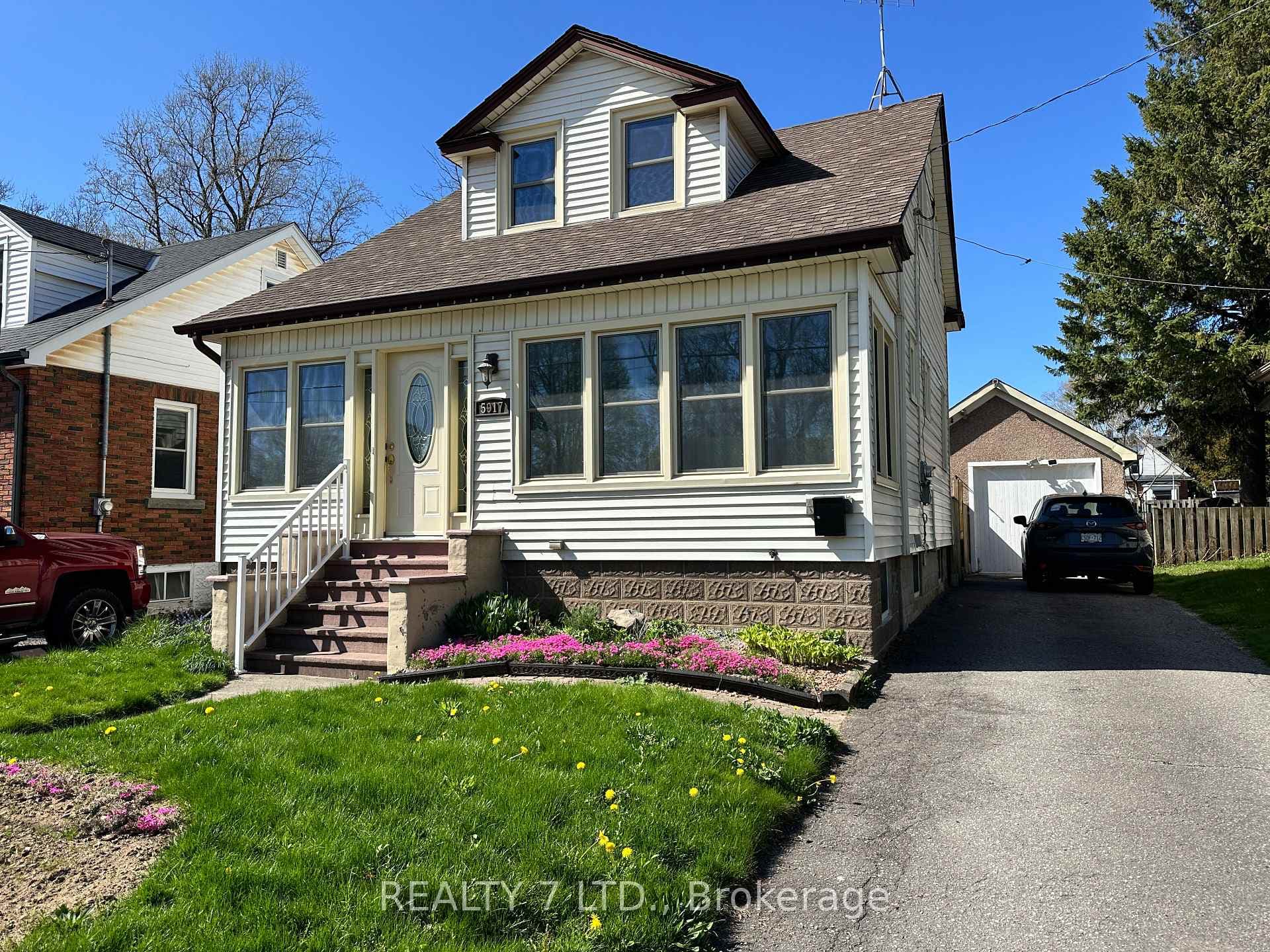 5917 Symmes Street, Niagara Falls, ON L2G 2G4 - Photo 1