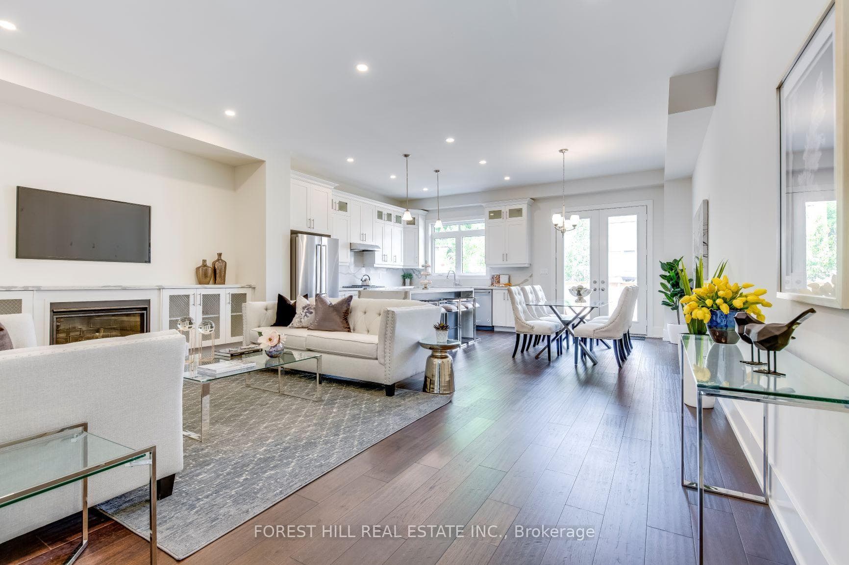 727 Ebony Avenue, Mississauga, ON L5E 1A1 - Photo 1