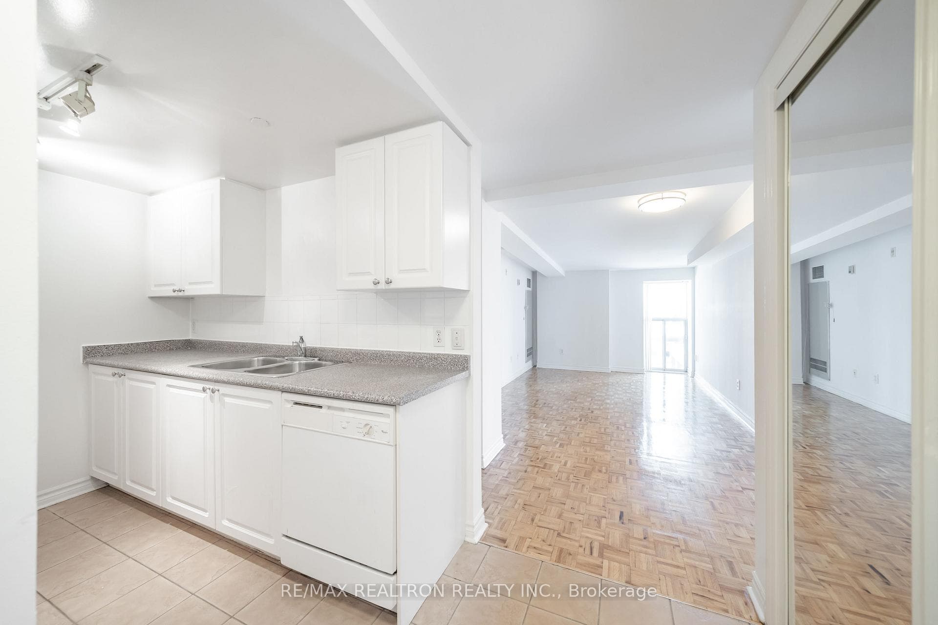 1407 Dupont Street Unit 307, Bloor West Village / Swansea, ON M6H 4J7 - Photo 1