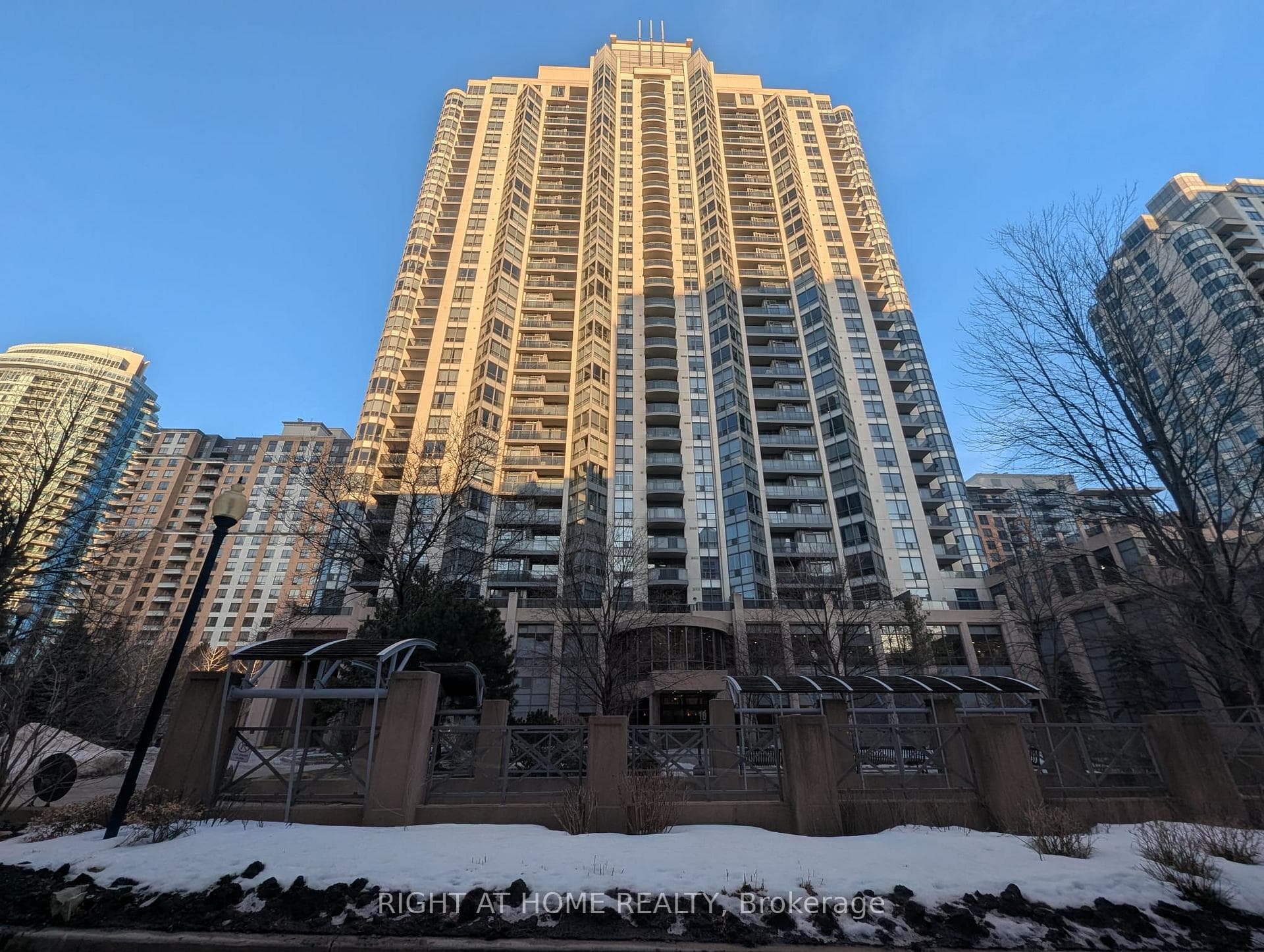10 Northtown Way Unit 1103, Willowdale / Newtonbrook, ON M2N 7L4 - Photo 1