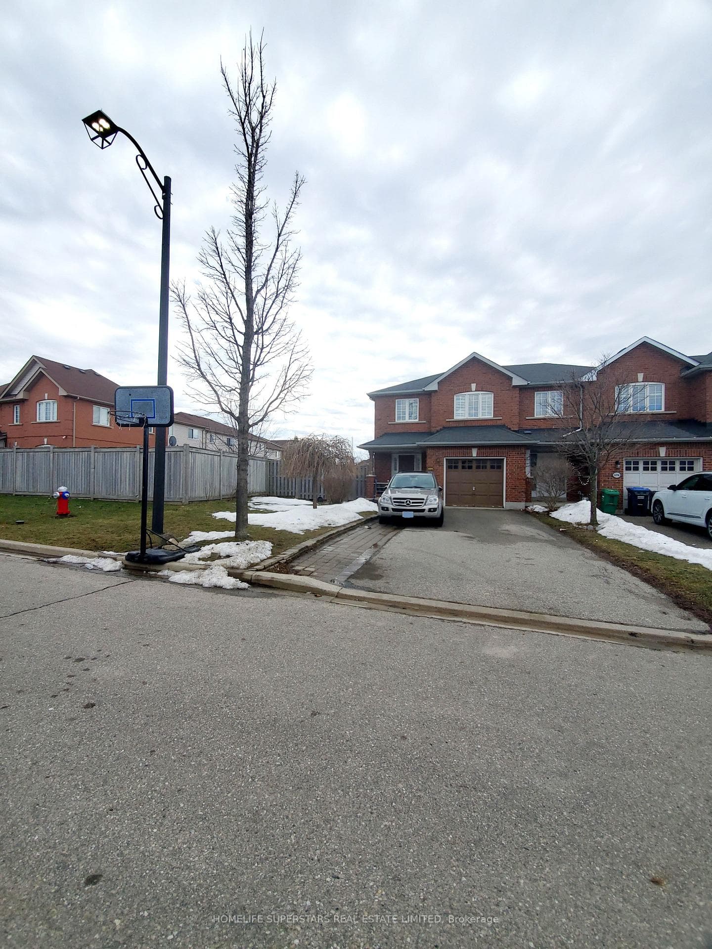 6096 Windfleet Crescent, Mississauga, ON L5V 2Z6 - Photo 1