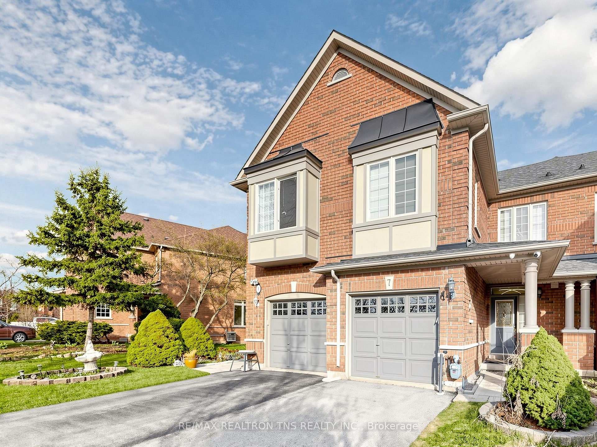 7 Holly Drive, Richmond Hill