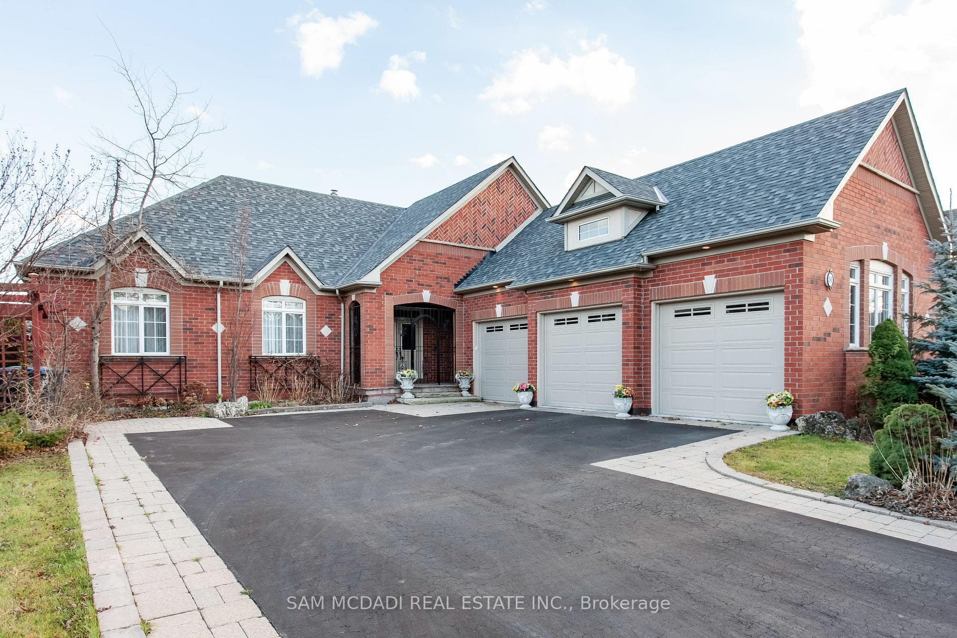 50 Links Lane, Brampton, ON L6Y 5H1 - Photo 1