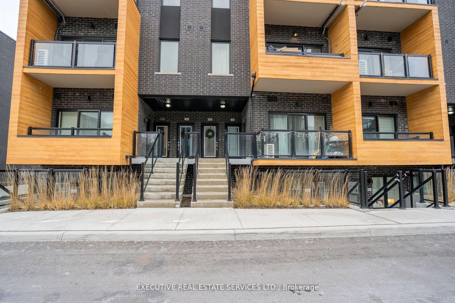 1145 Journeyman Lane Unit 226, Mississauga, ON L5J 0B5 - Photo 1