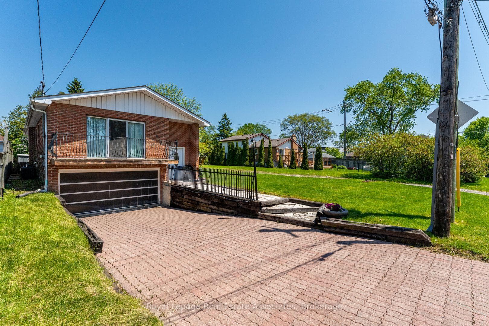 1069 Alexandra Avenue, Mississauga, ON L5E 2A1 - Photo 1