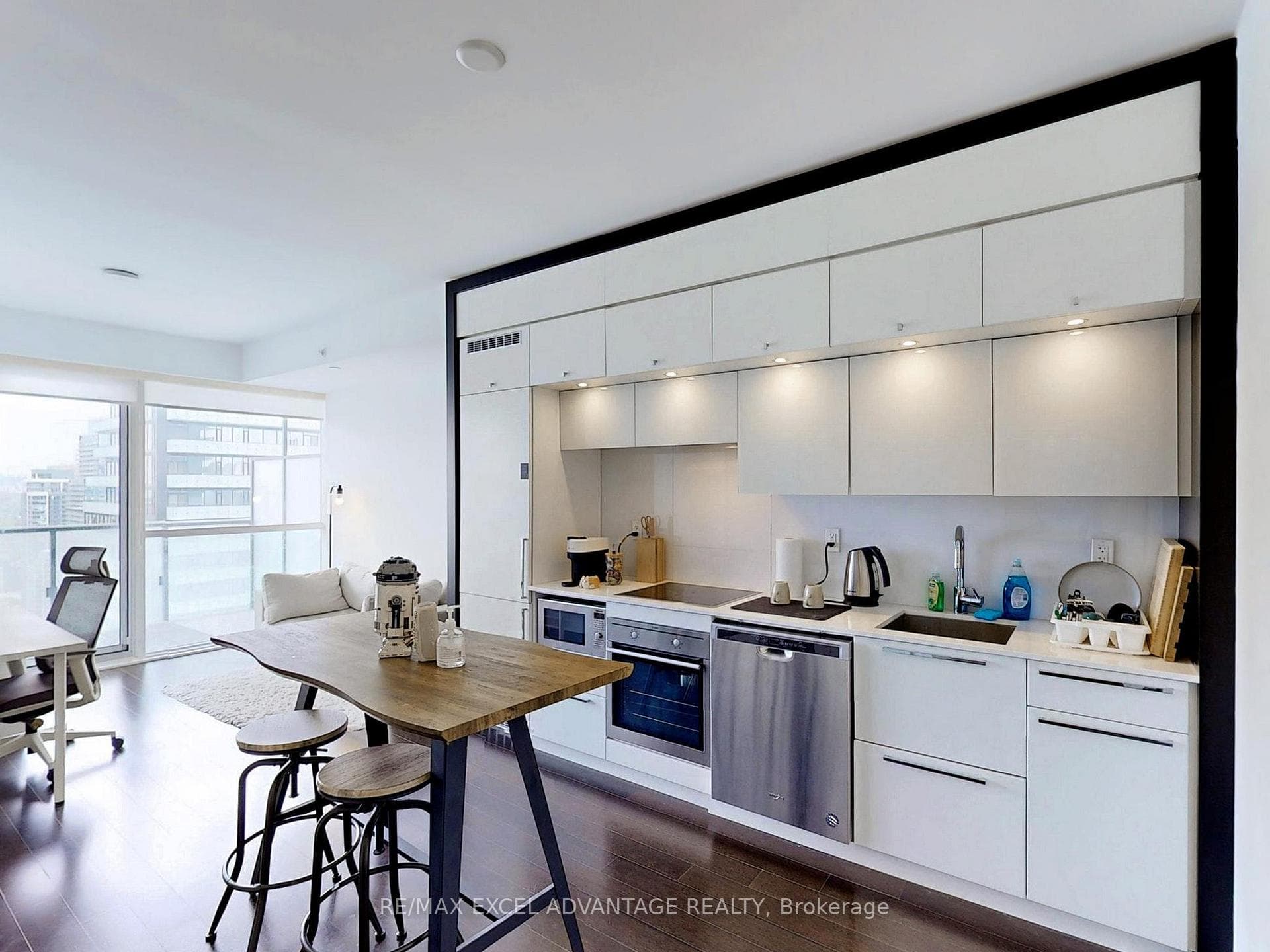 15 Grenville Street Unit 3707, Toronto C01