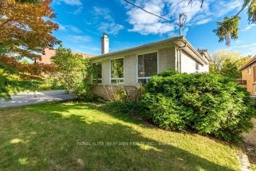 49 Hobart Drive, Toronto C15