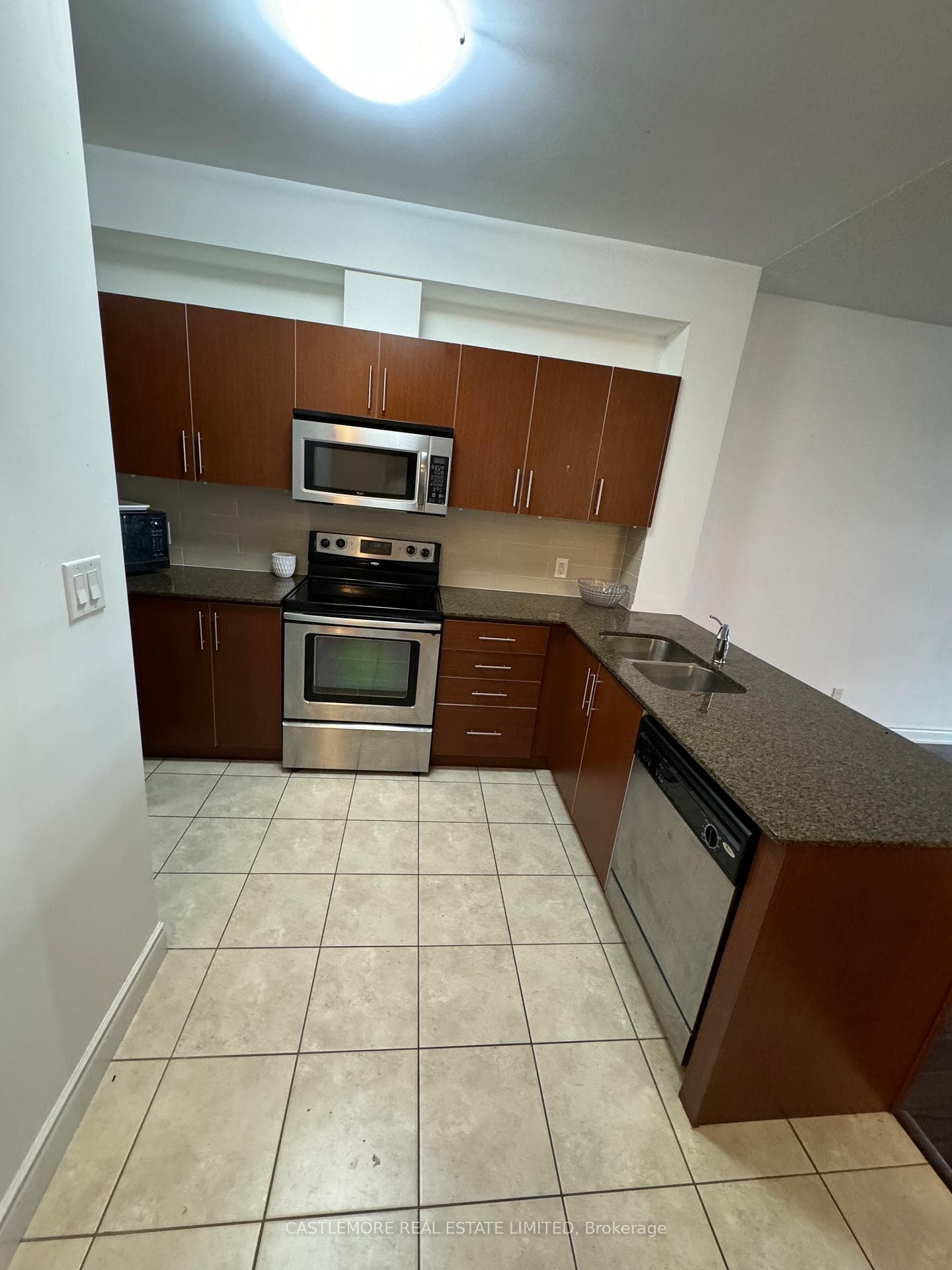 281 Woodbridge Avenue Unit 304, Vaughan, ON L4L 0C6 - Photo 1